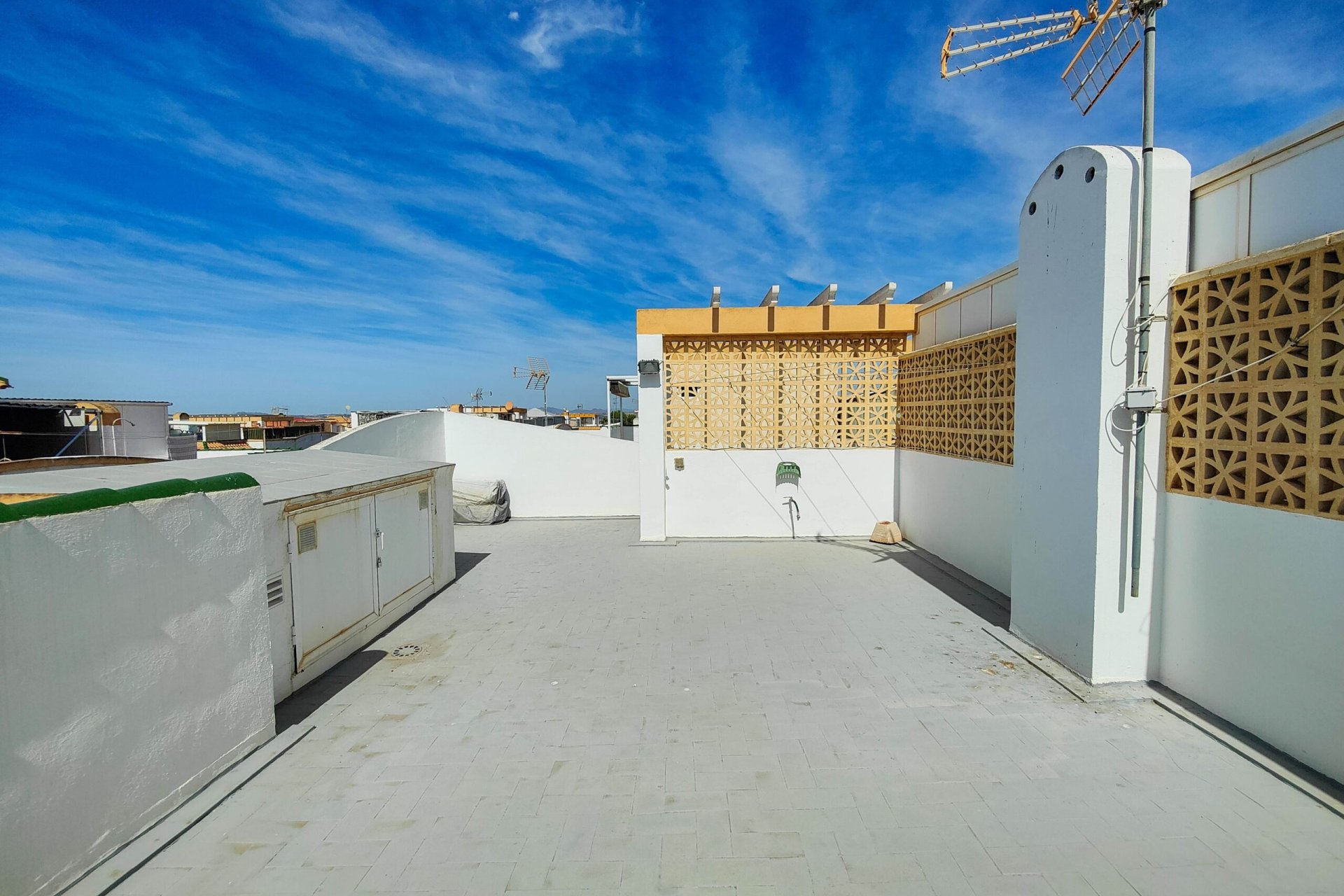 Resale - Bungalow -
Torrevieja