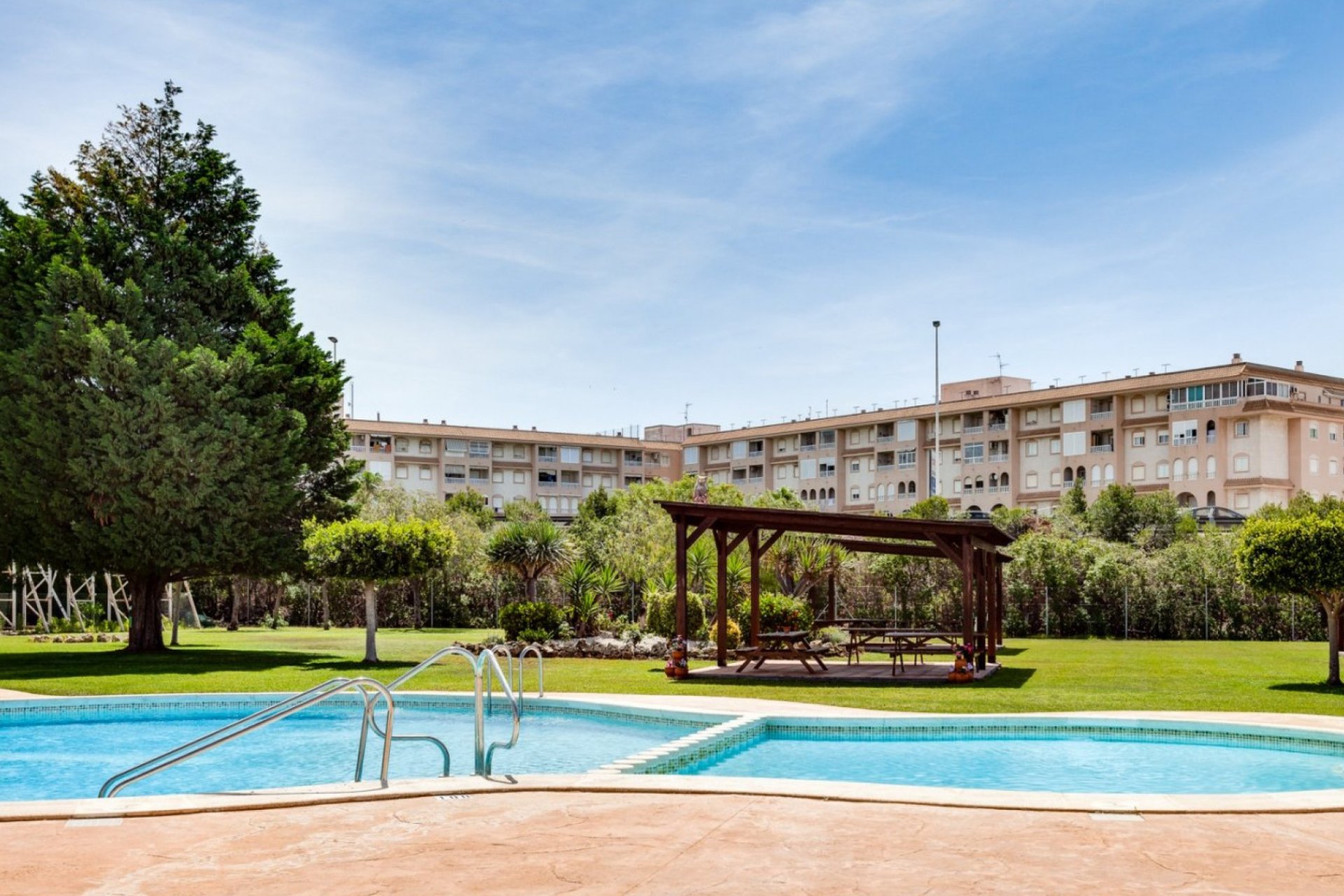 Resale - Bungalow -
Torrevieja