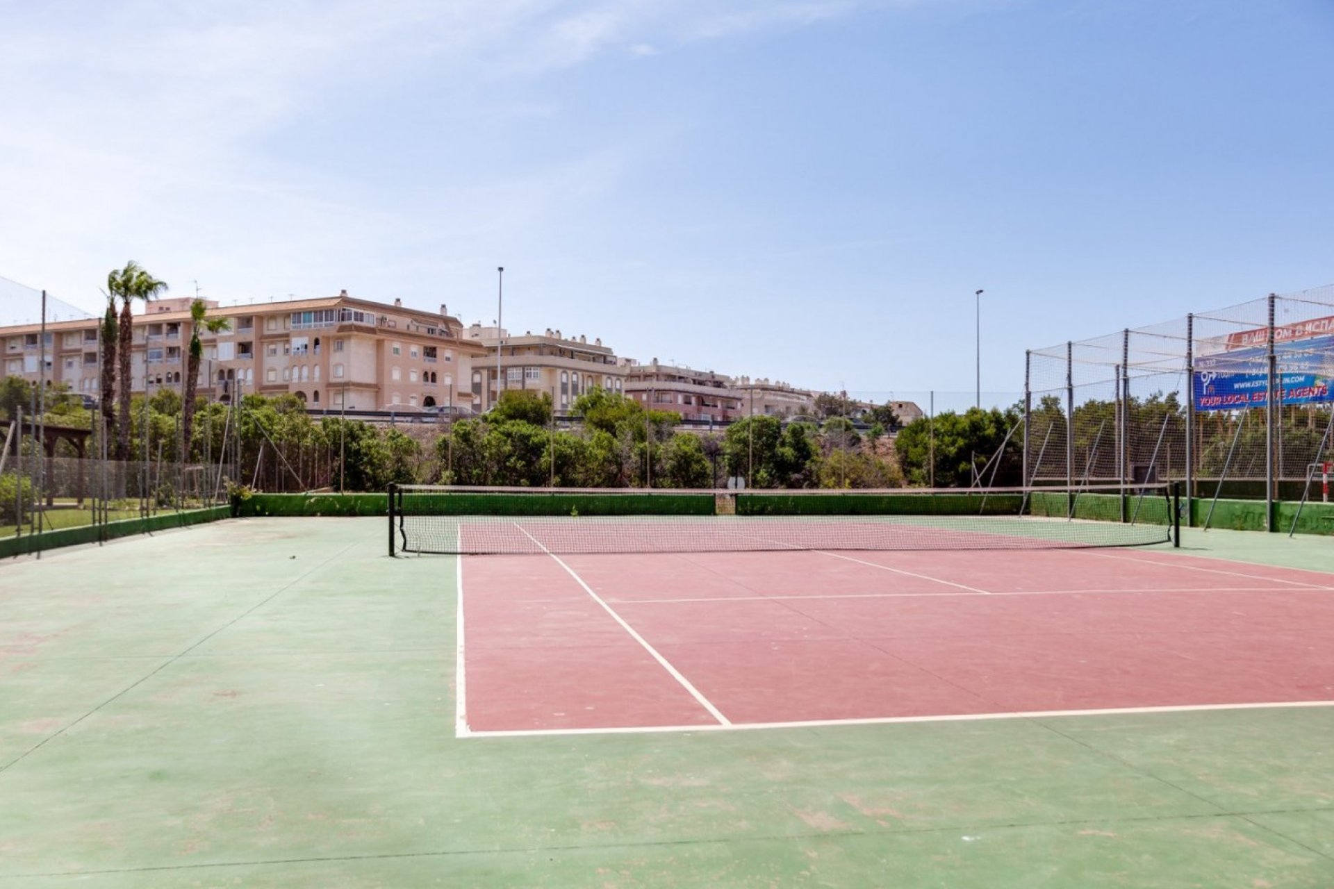 Resale - Bungalow -
Torrevieja