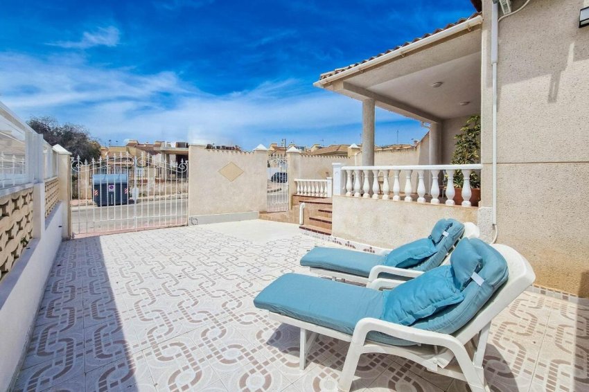 Resale - Bungalow -
Torrevieja