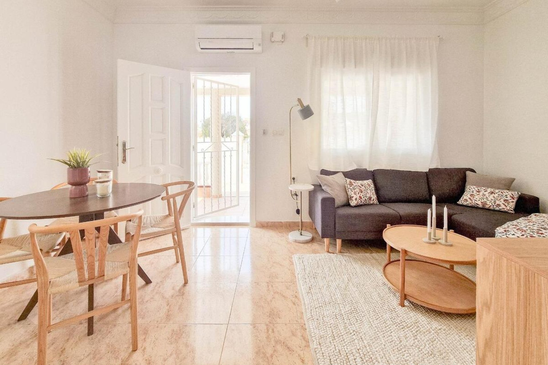 Resale - Bungalow -
Torrevieja