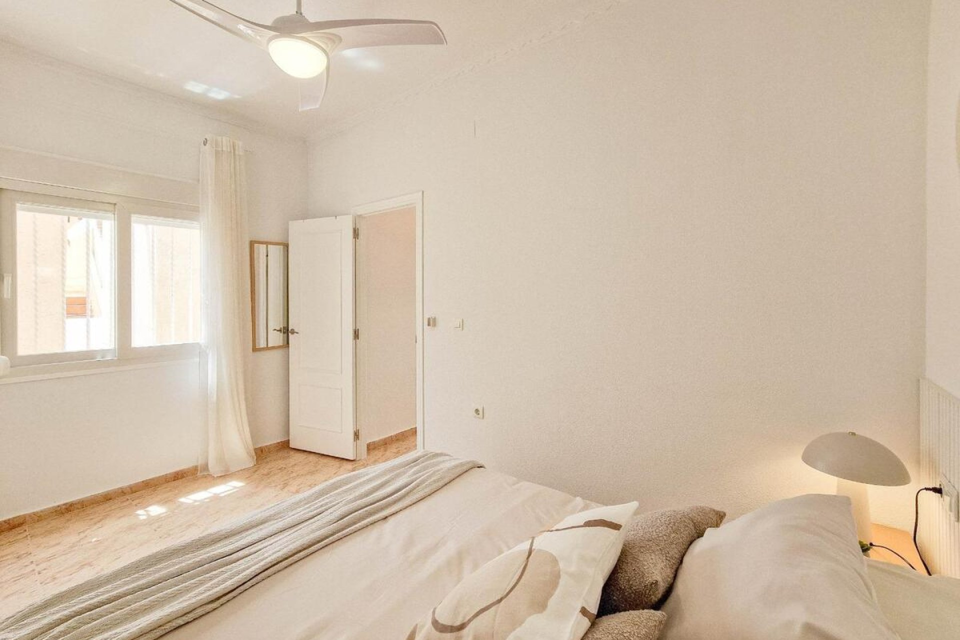 Resale - Bungalow -
Torrevieja