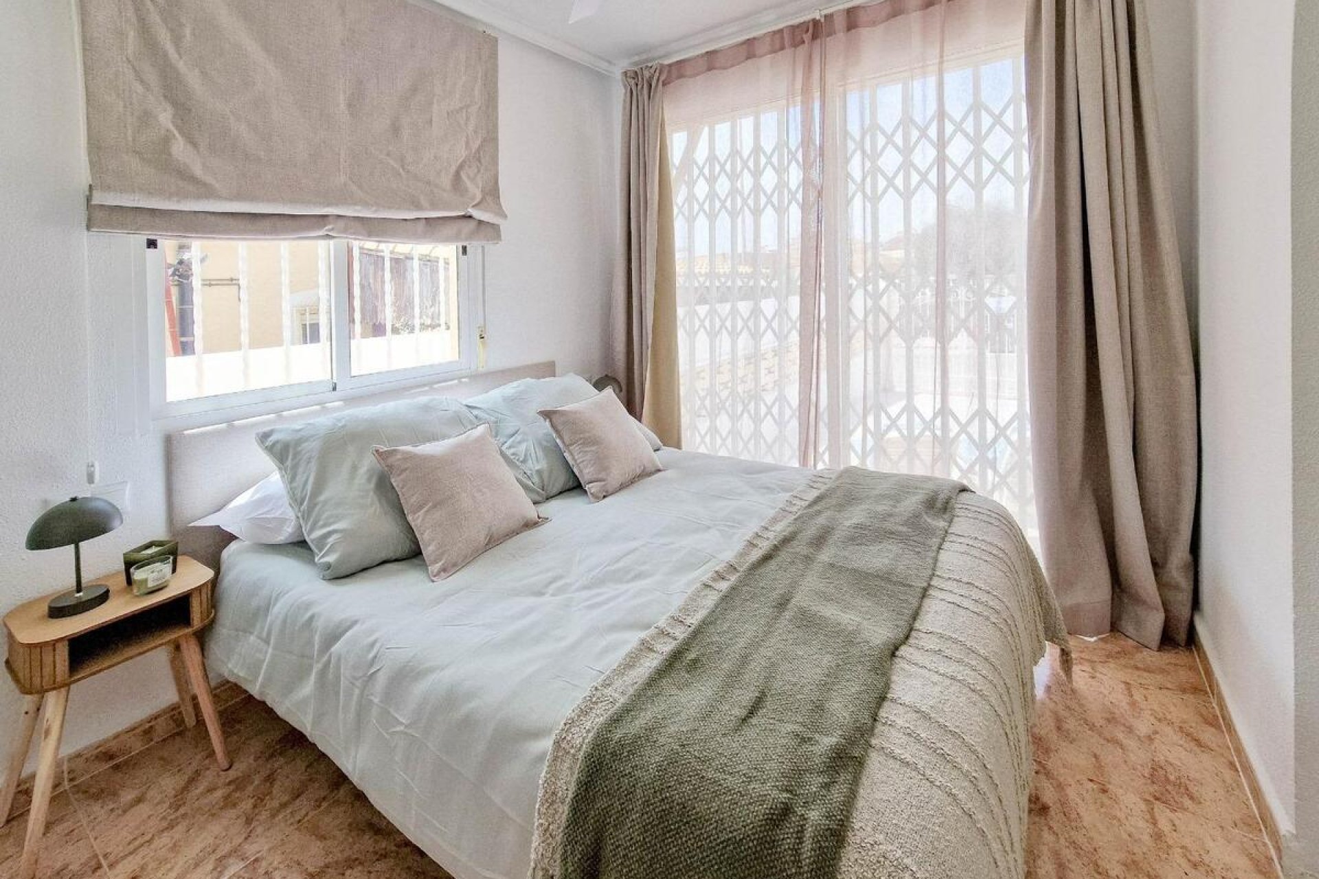 Resale - Bungalow -
Torrevieja