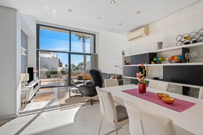 Resale - Bungalow -
Torrevieja