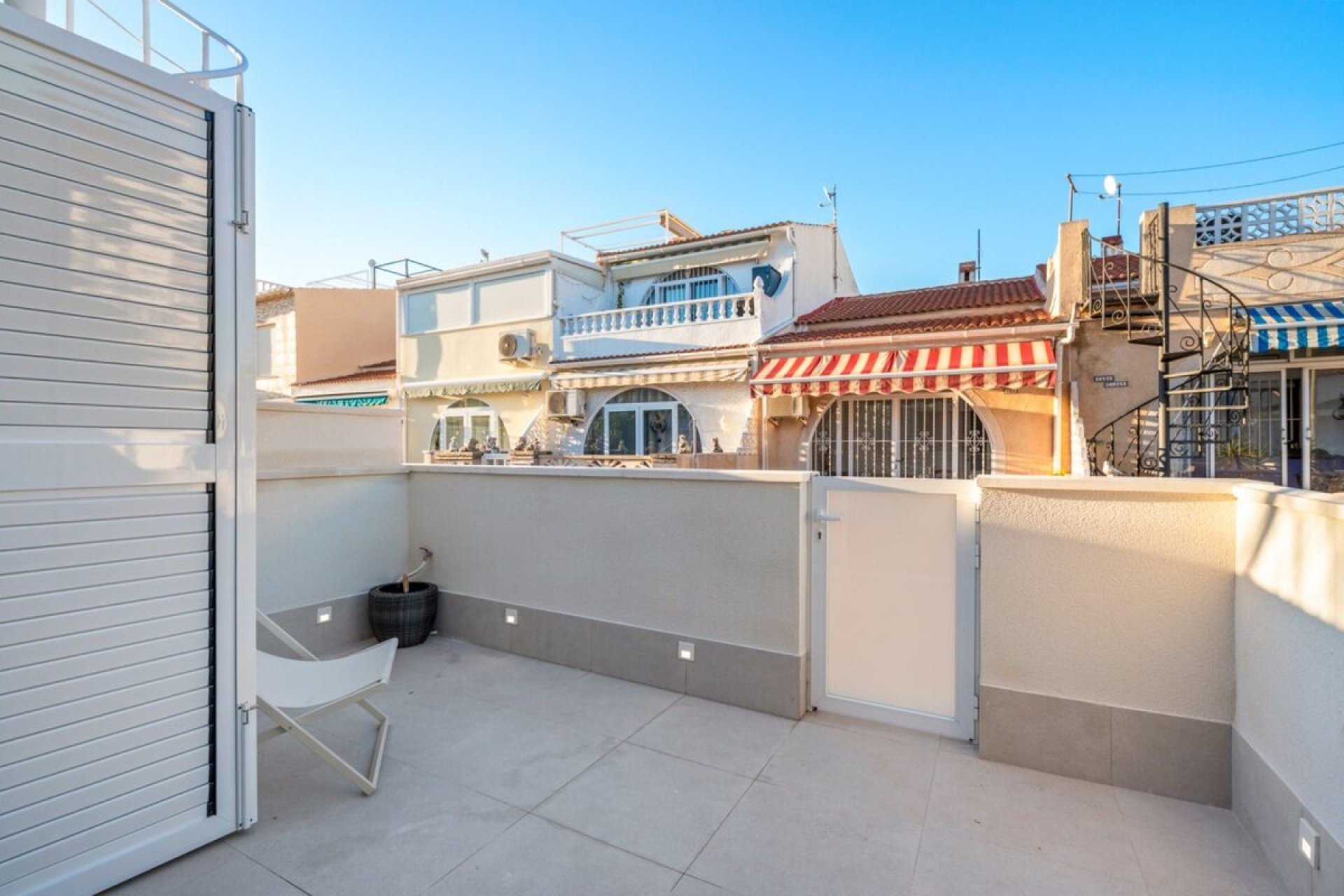 Resale - Bungalow -
Torrevieja
