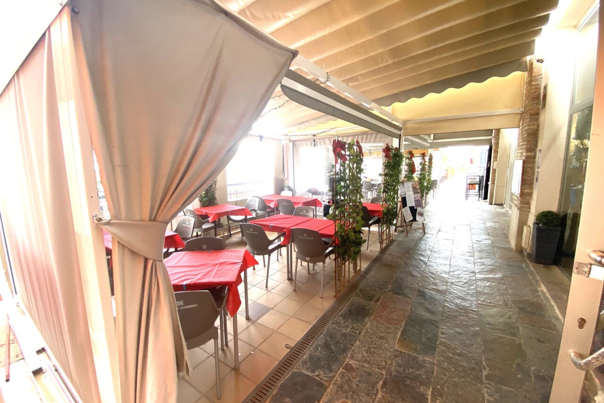 Resale - Commercial Unit -
Algorfa