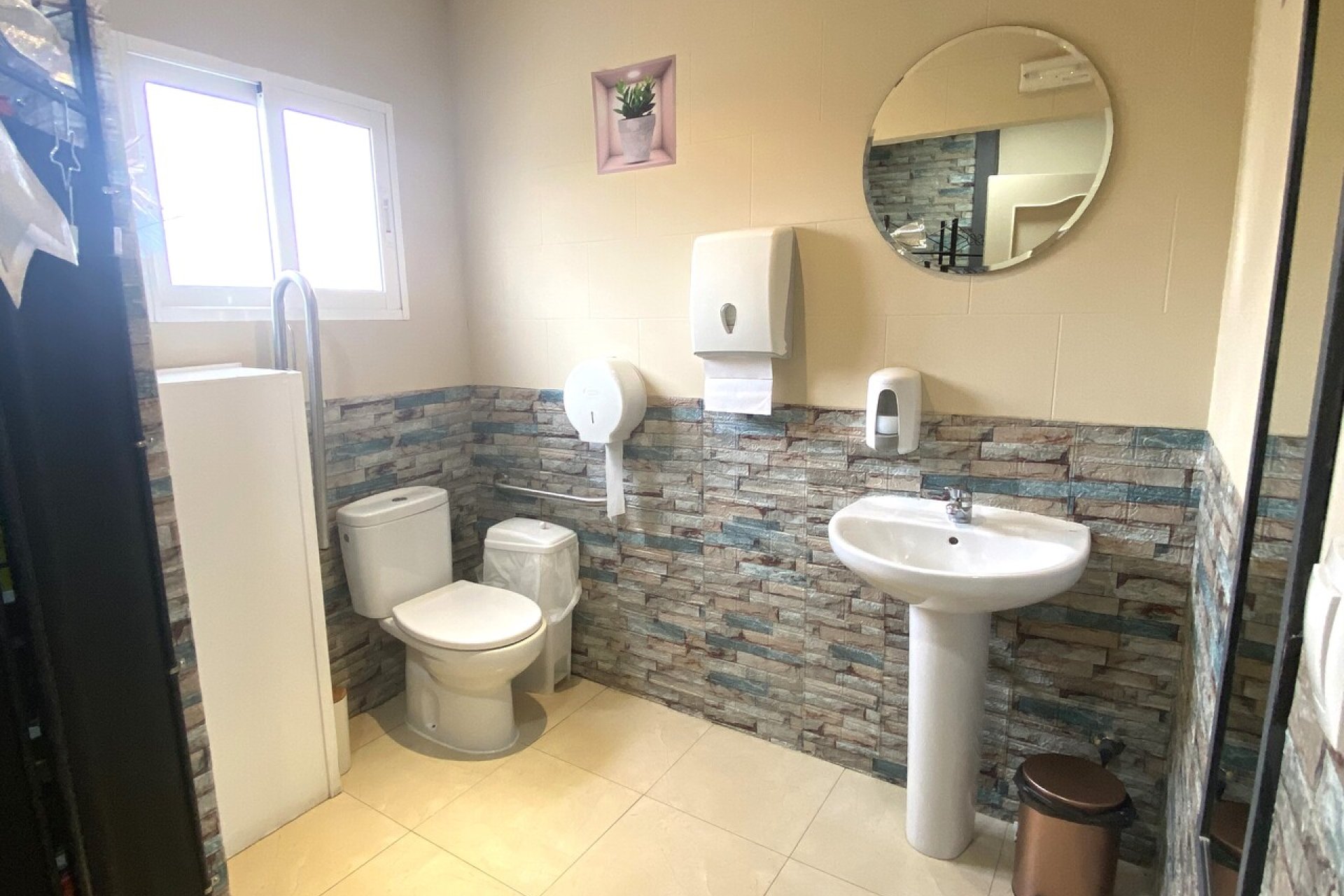 Resale - Commercial Unit -
Algorfa