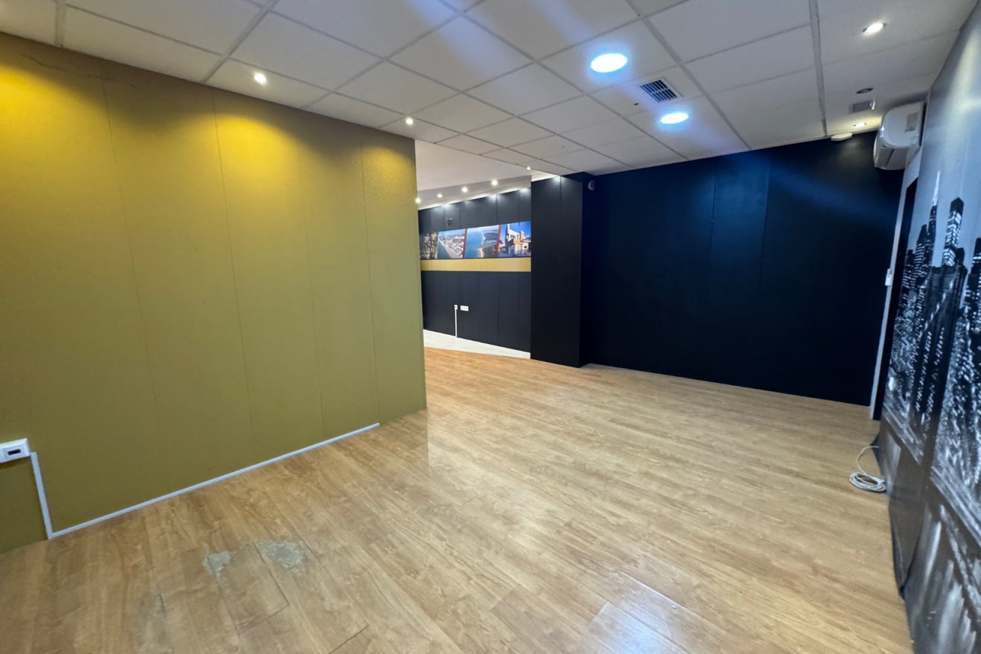 Resale - Commercial Unit -
Guardamar del Segura