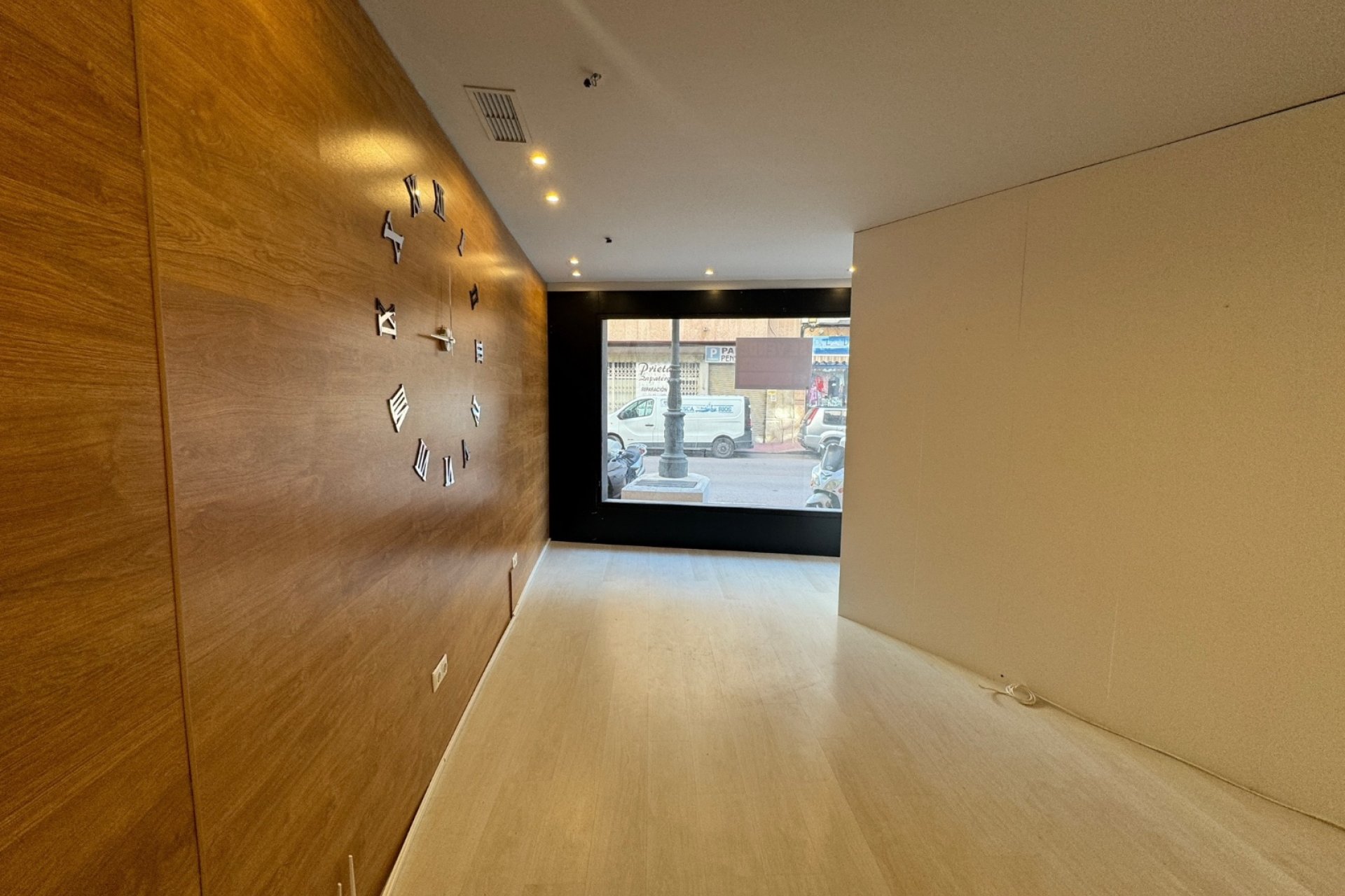 Resale - Commercial Unit -
Guardamar del Segura