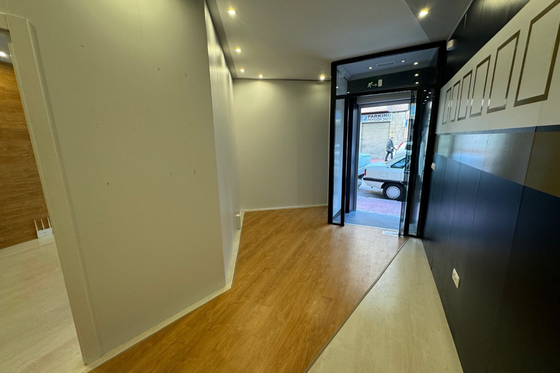 Resale - Commercial Unit -
Guardamar del Segura