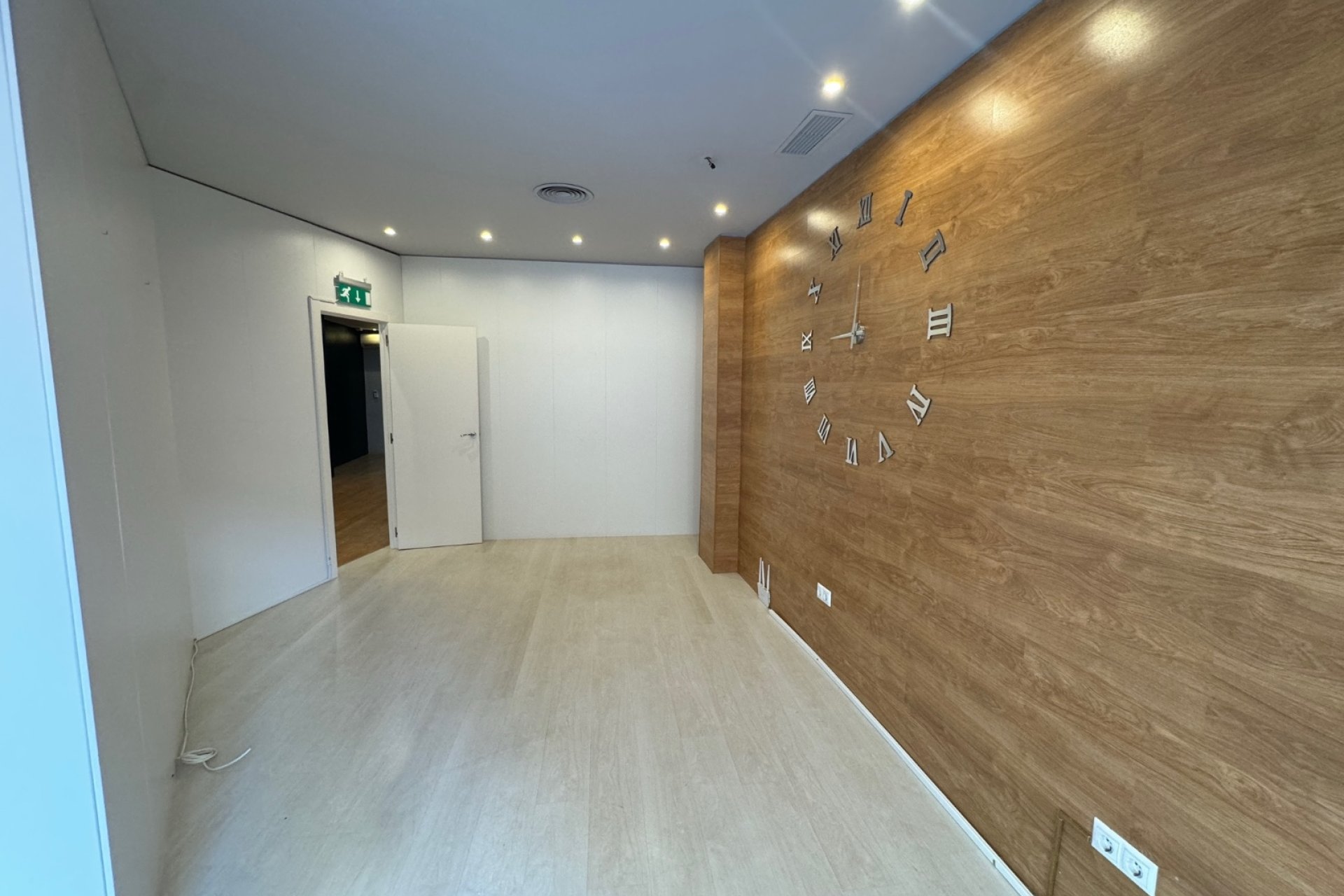 Resale - Commercial Unit -
Guardamar del Segura