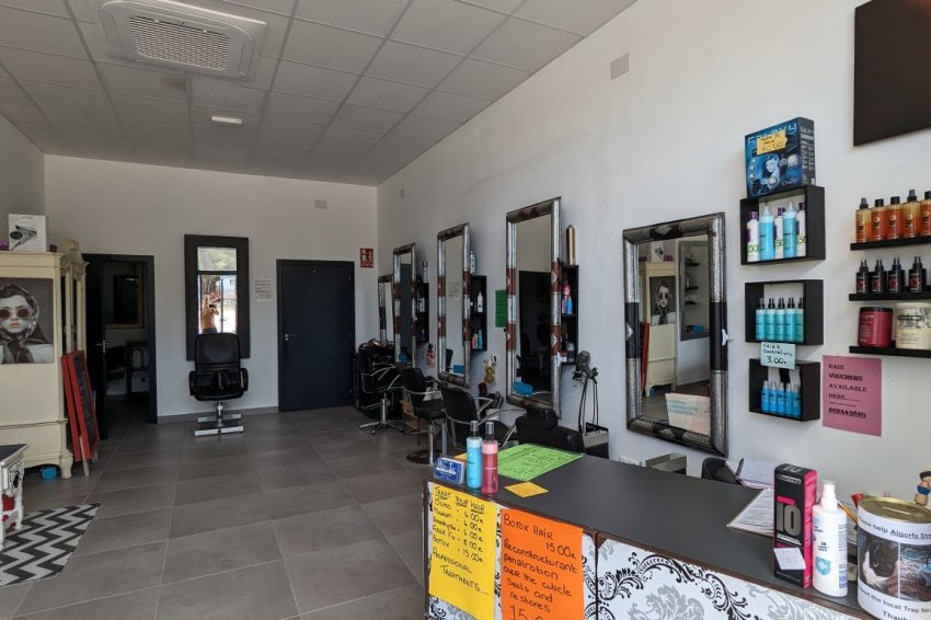 Resale - Commercial Unit -
Lo Crispin - LO CRISPIN