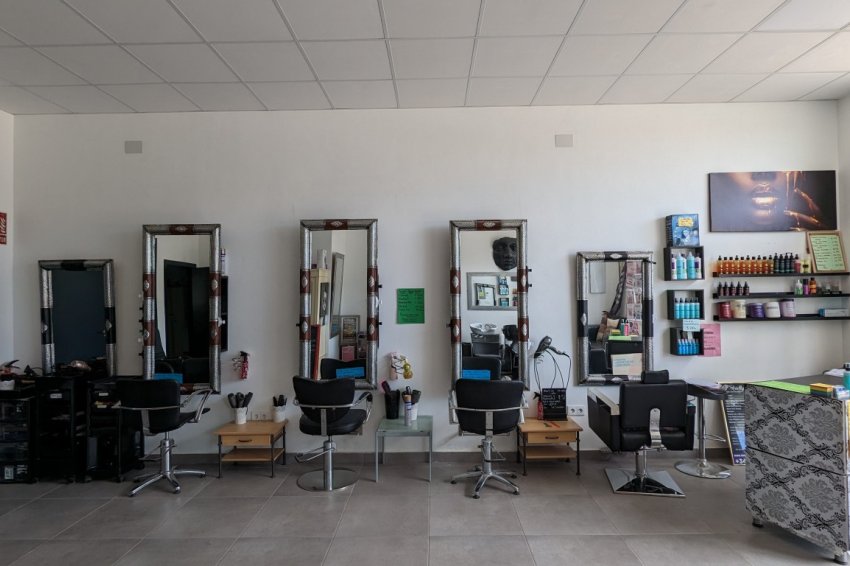 Resale - Commercial Unit -
Lo Crispin - LO CRISPIN