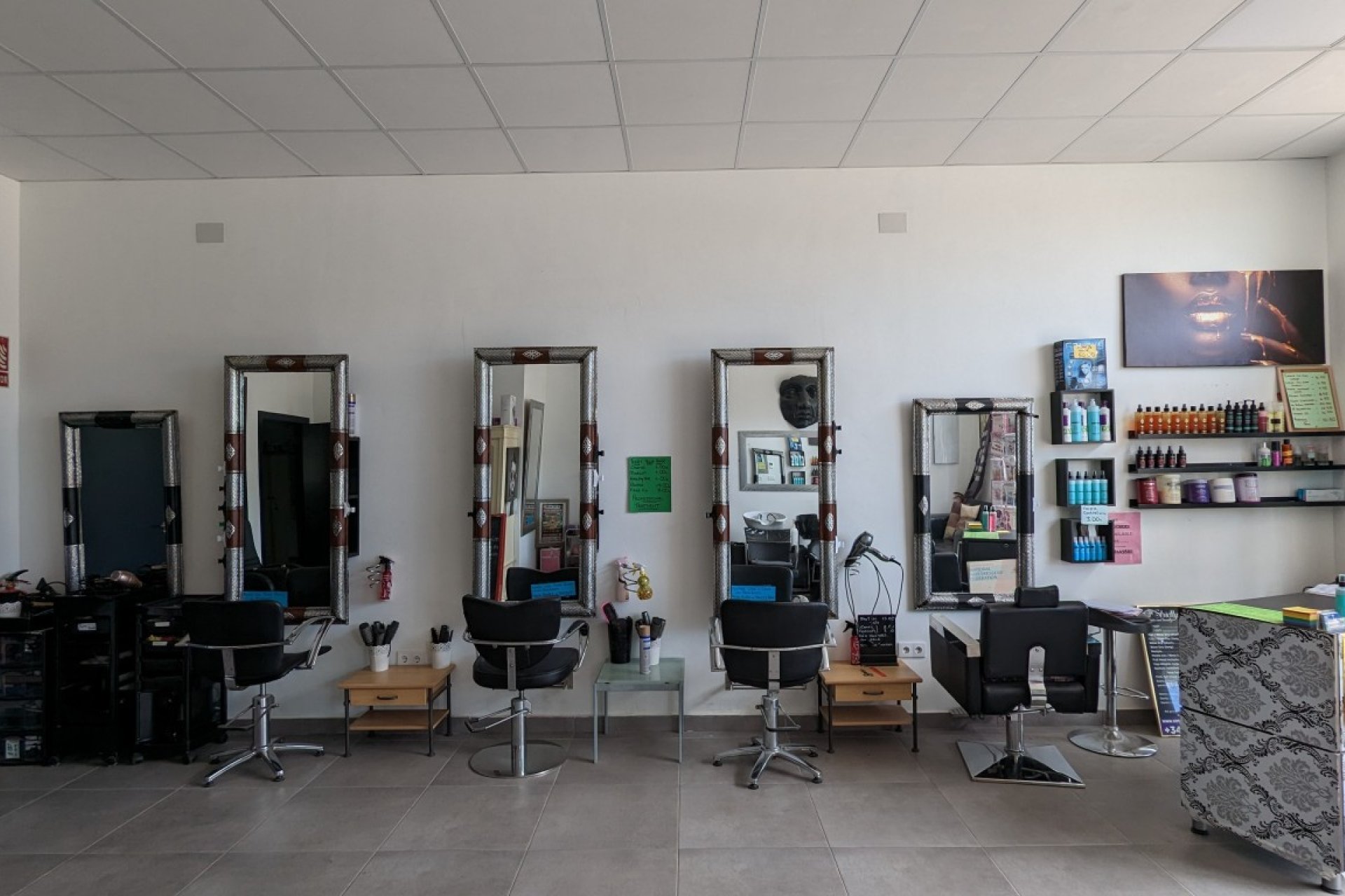 Resale - Commercial Unit -
Lo Crispin - LO CRISPIN