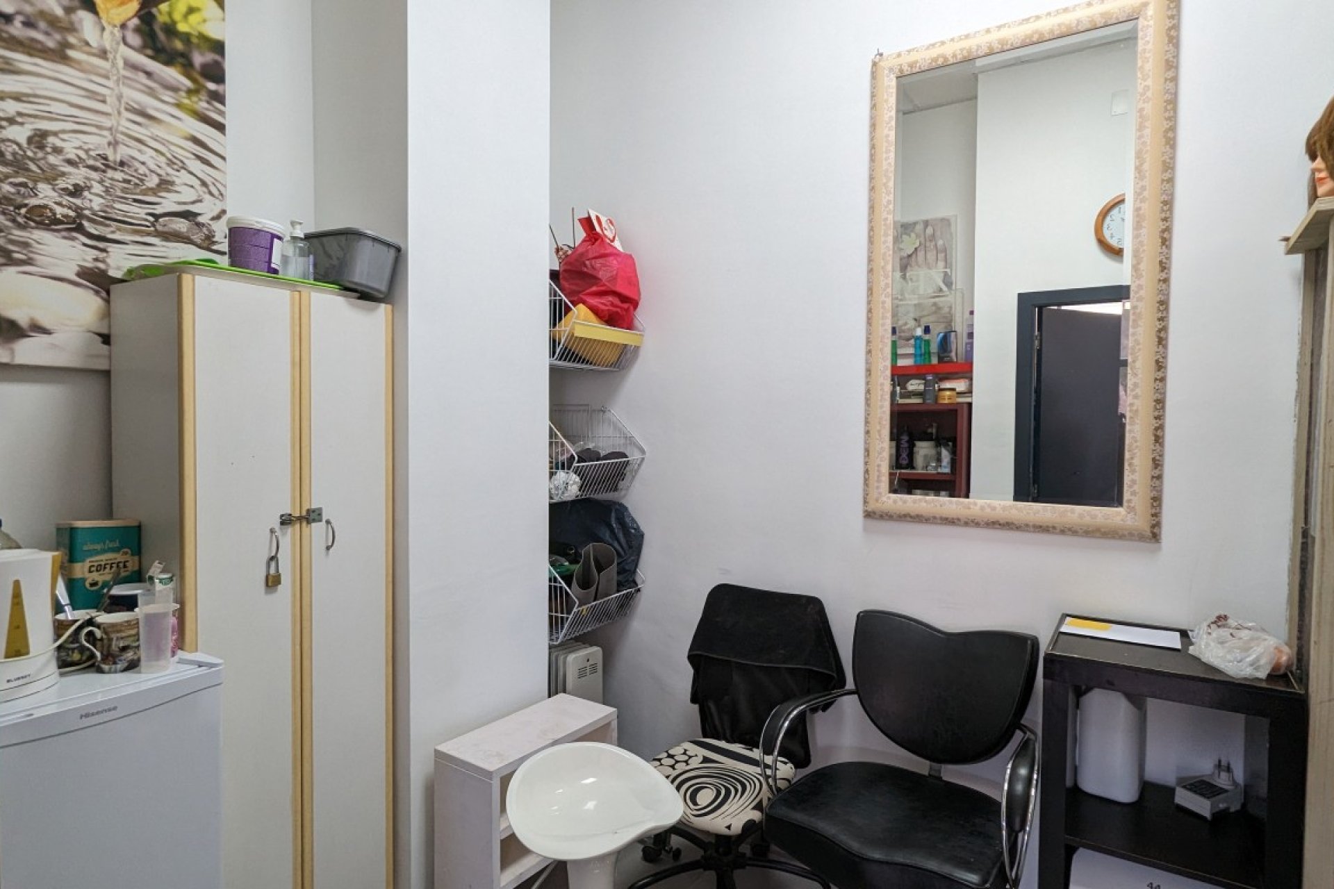 Resale - Commercial Unit -
Lo Crispin - LO CRISPIN