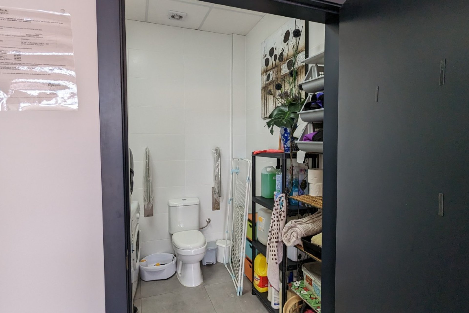 Resale - Commercial Unit -
Lo Crispin - LO CRISPIN