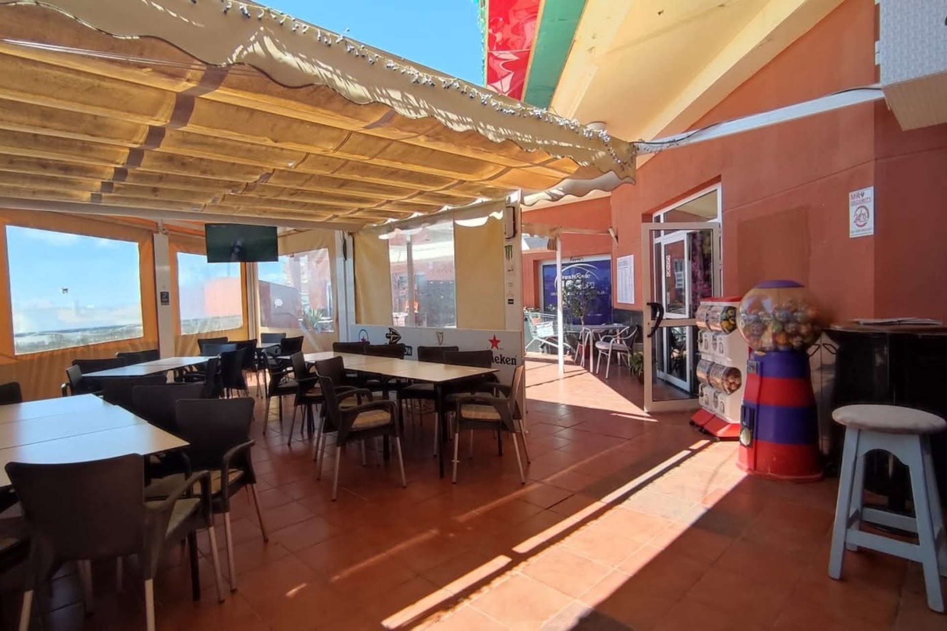 Resale - Commercial Unit -
Los Altos