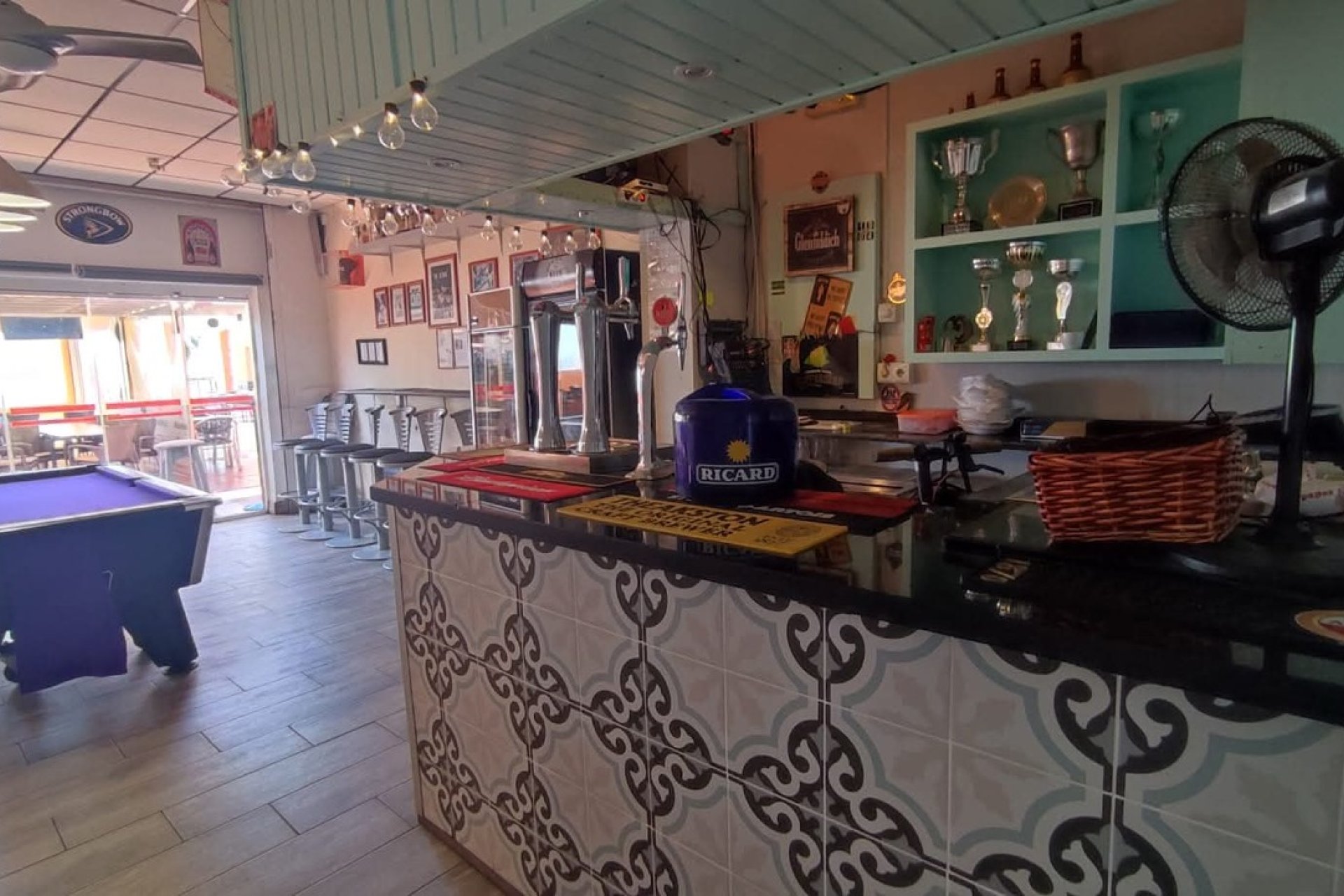 Resale - Commercial Unit -
Los Altos
