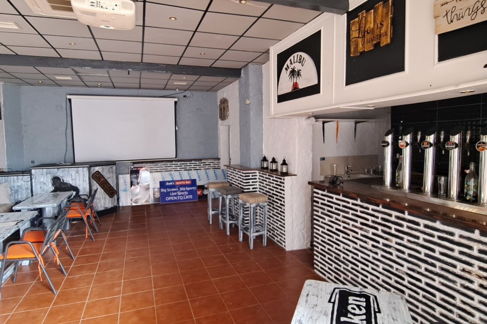 Resale - Commercial Unit -
Los Dolses