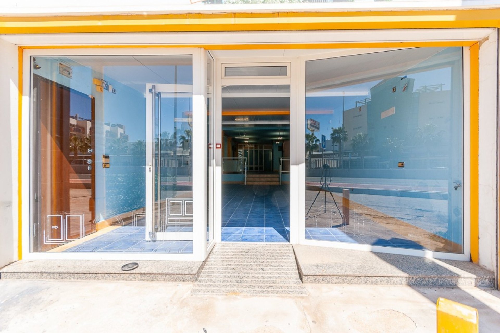 Resale - Commercial Unit -
Orihuela Costa - La Regia