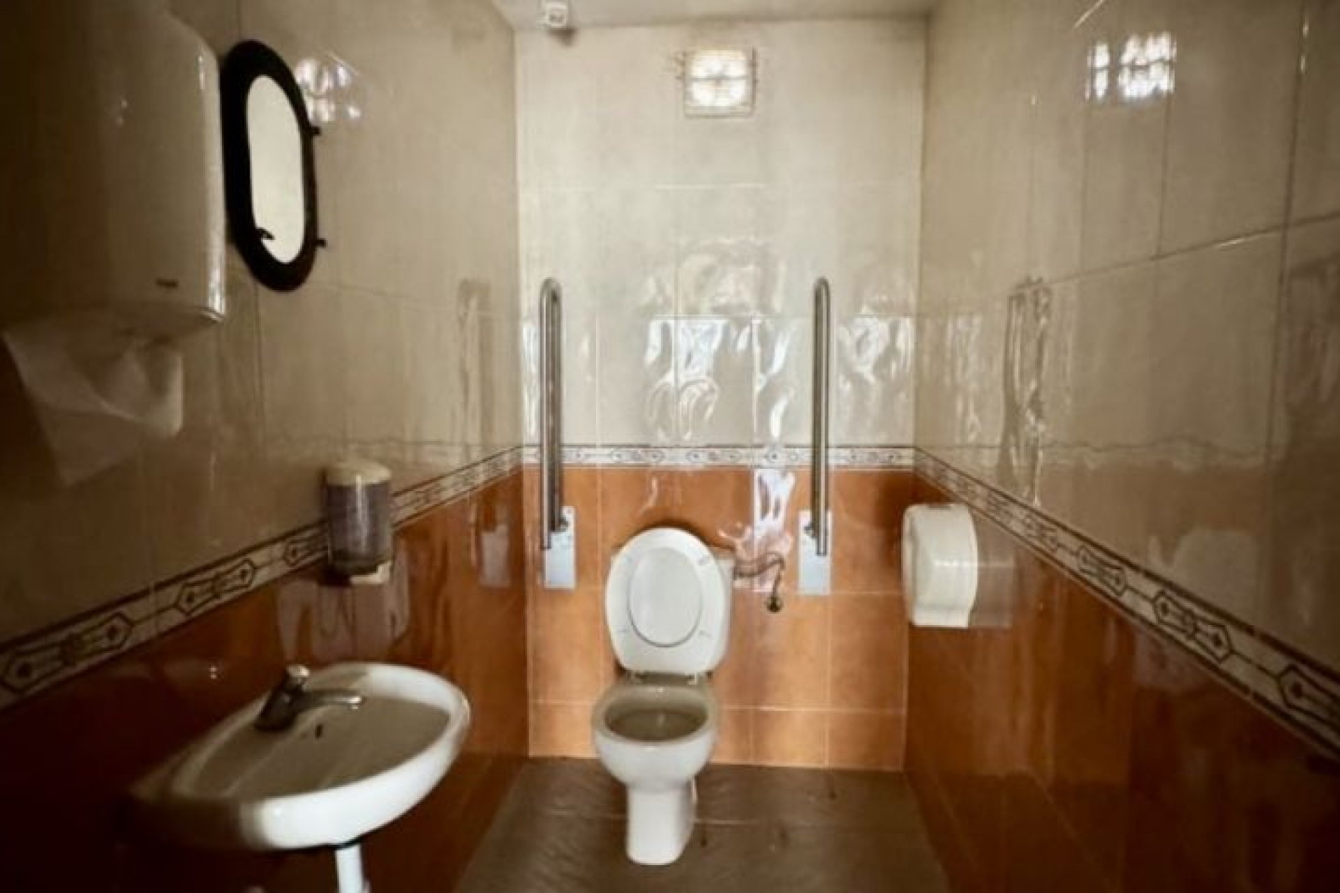 Resale - Commercial Unit -
Orihuela Costa