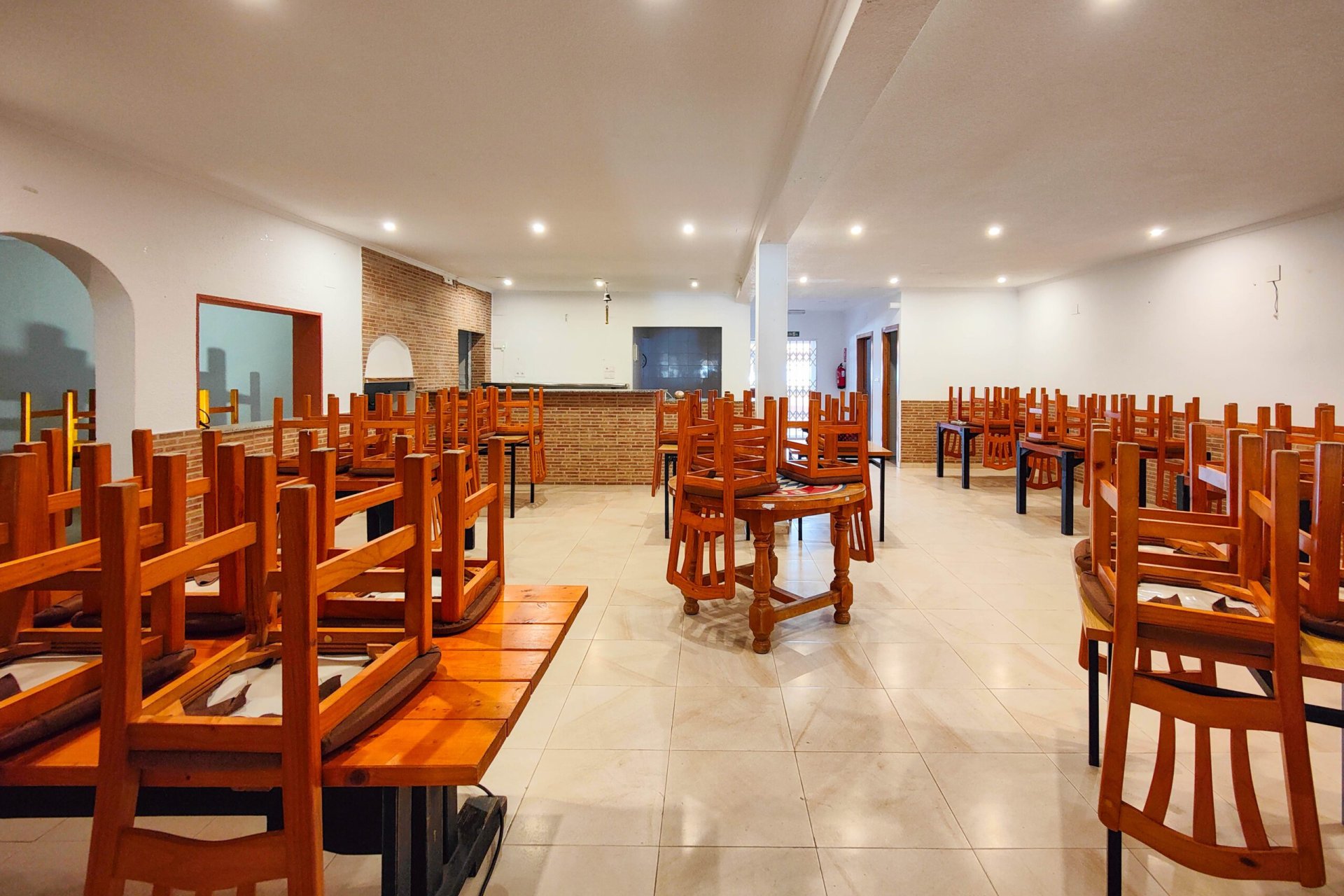 Resale - Commercial Unit -
Torrevieja - La Siesta - El Salado - Torreta