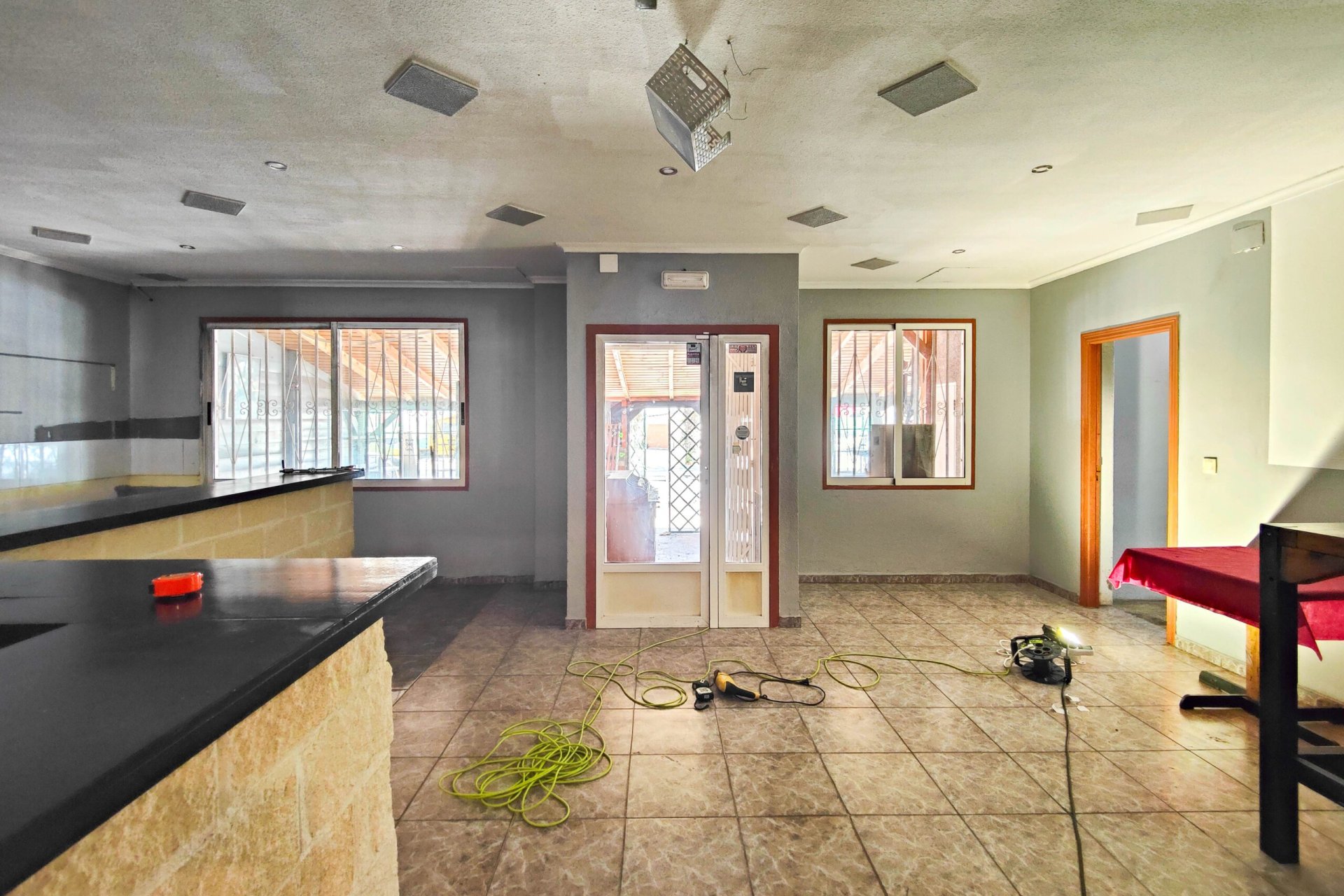 Resale - Commercial Unit -
Torrevieja - La Siesta - El Salado - Torreta