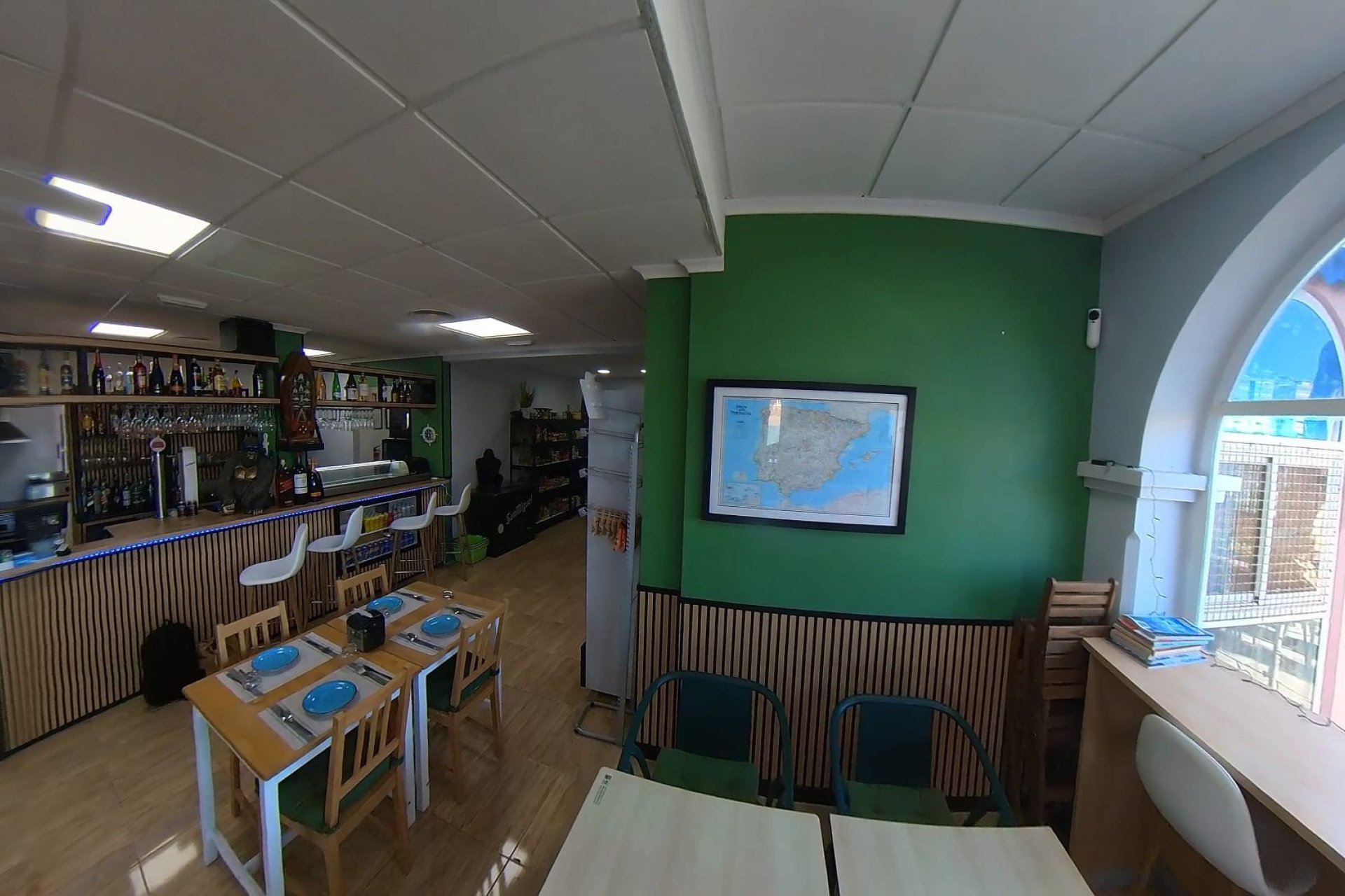 Resale - Commercial Unit -
Torrevieja - Puerto