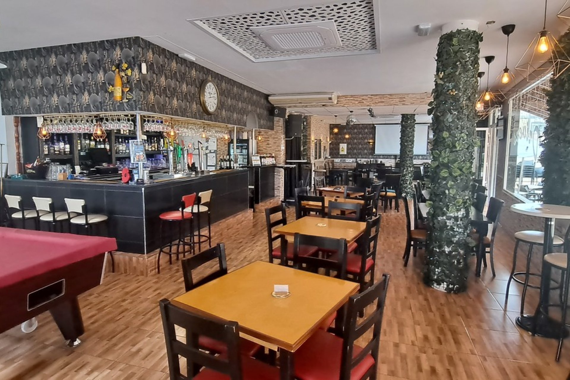 Resale - Commercial Unit -
Villamartin - Orihuela Costa