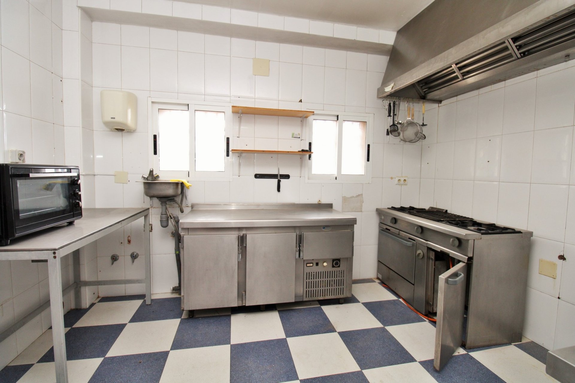 Resale - Commercial Unit -
Villamartin - Villamartín