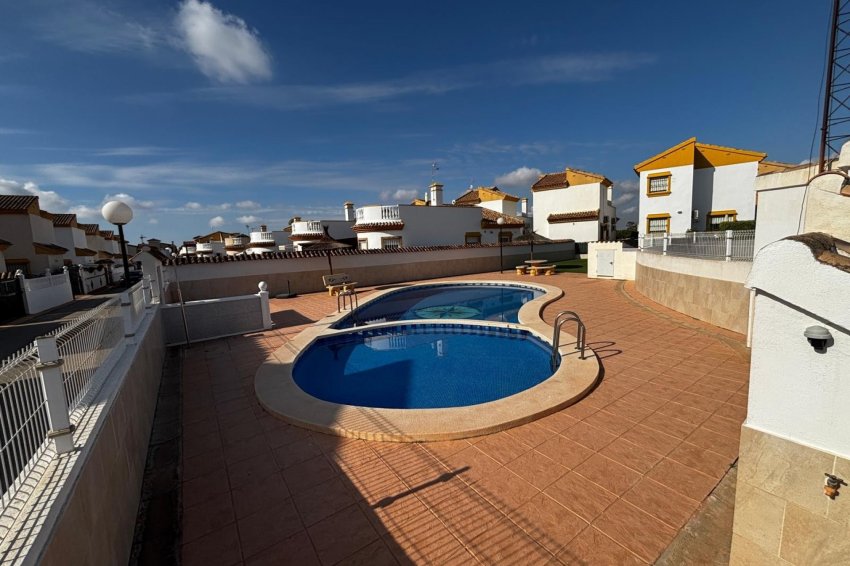 Resale - Detached villa -
Guardamar del Segura - El Raso