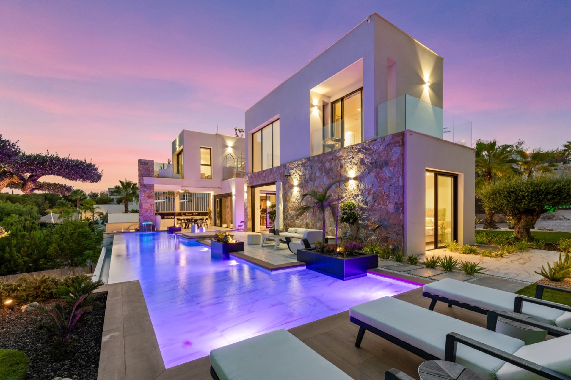 Resale - Detached villa -
Las Colinas Golf