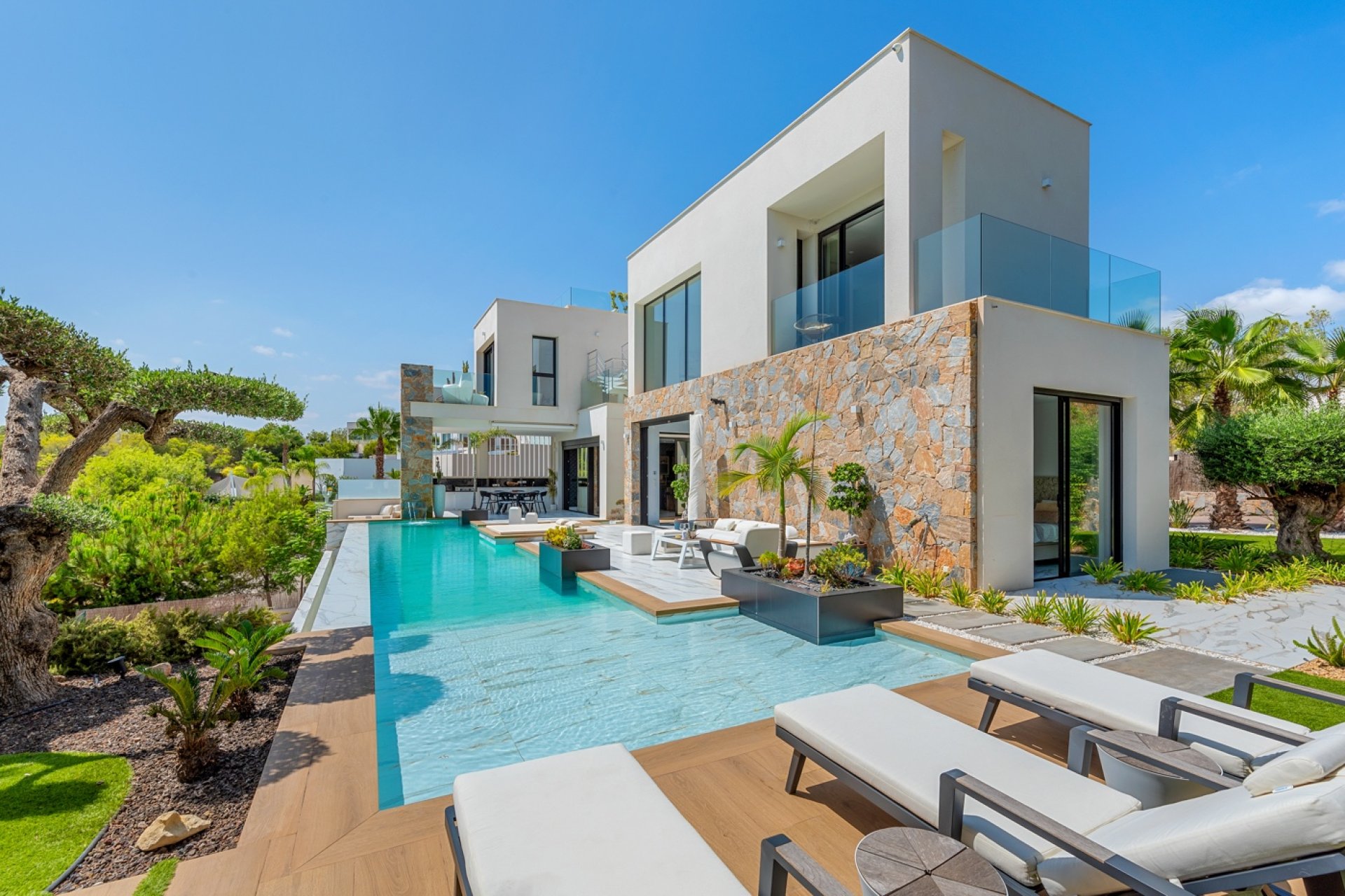 Resale - Detached villa -
Las Colinas Golf