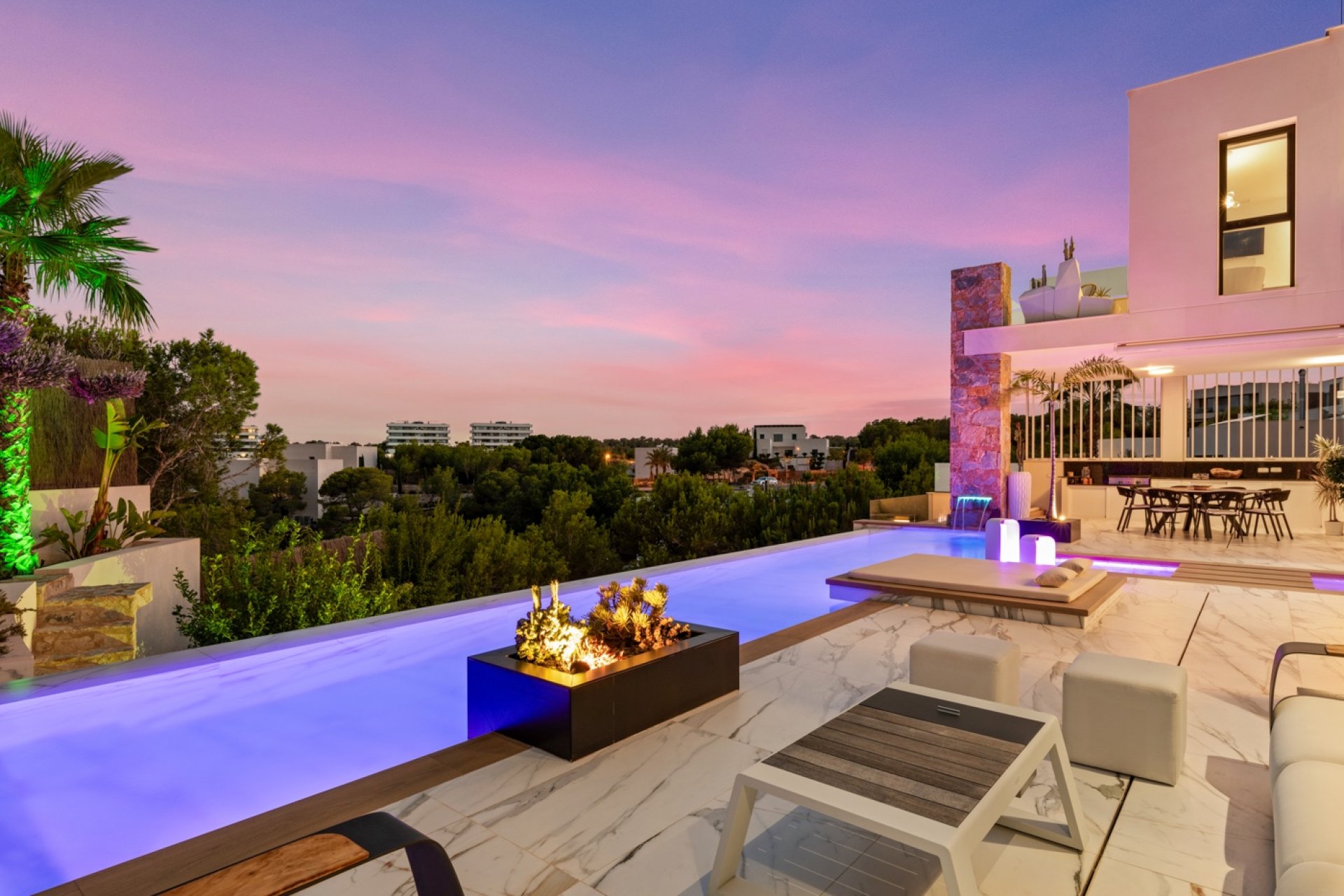 Resale - Detached villa -
Las Colinas Golf