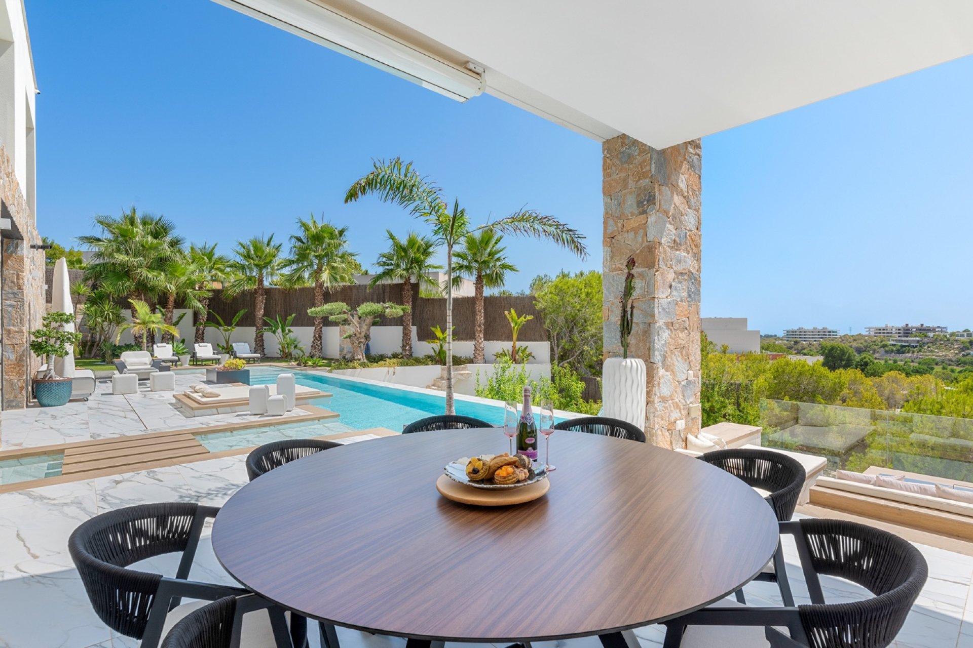Resale - Detached villa -
Las Colinas Golf