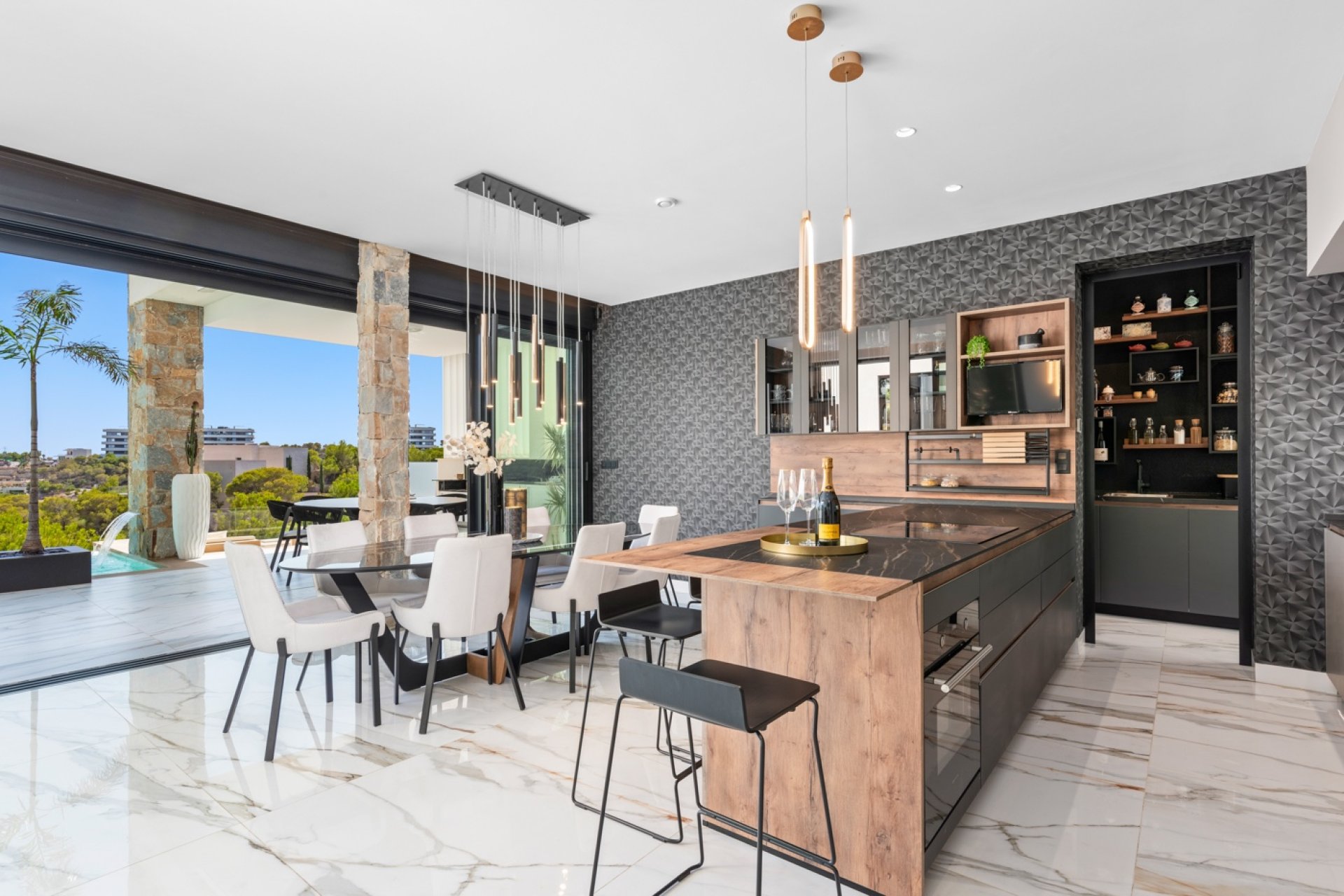 Resale - Detached villa -
Las Colinas Golf