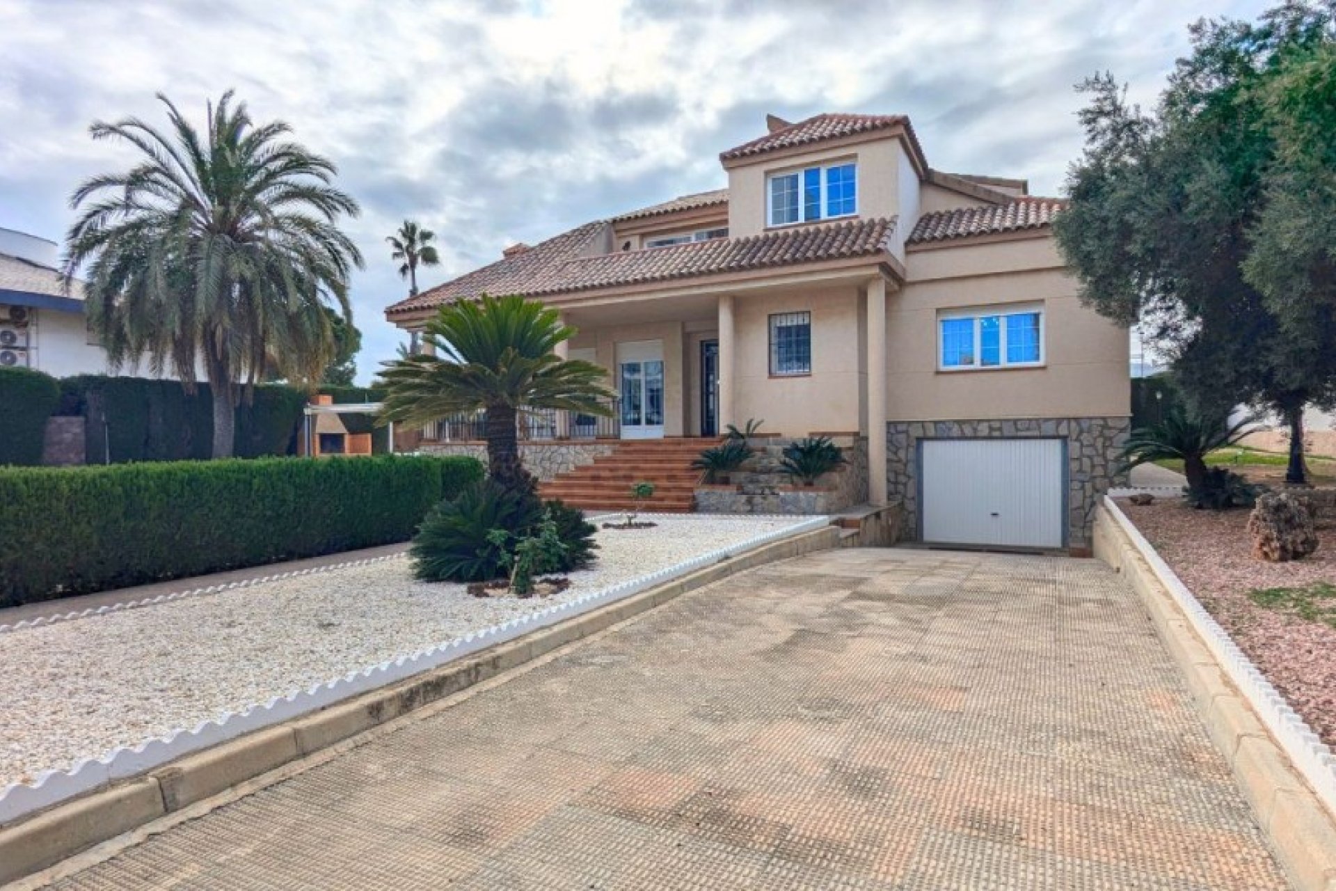 Resale - Detached villa -
Mil Palmeras