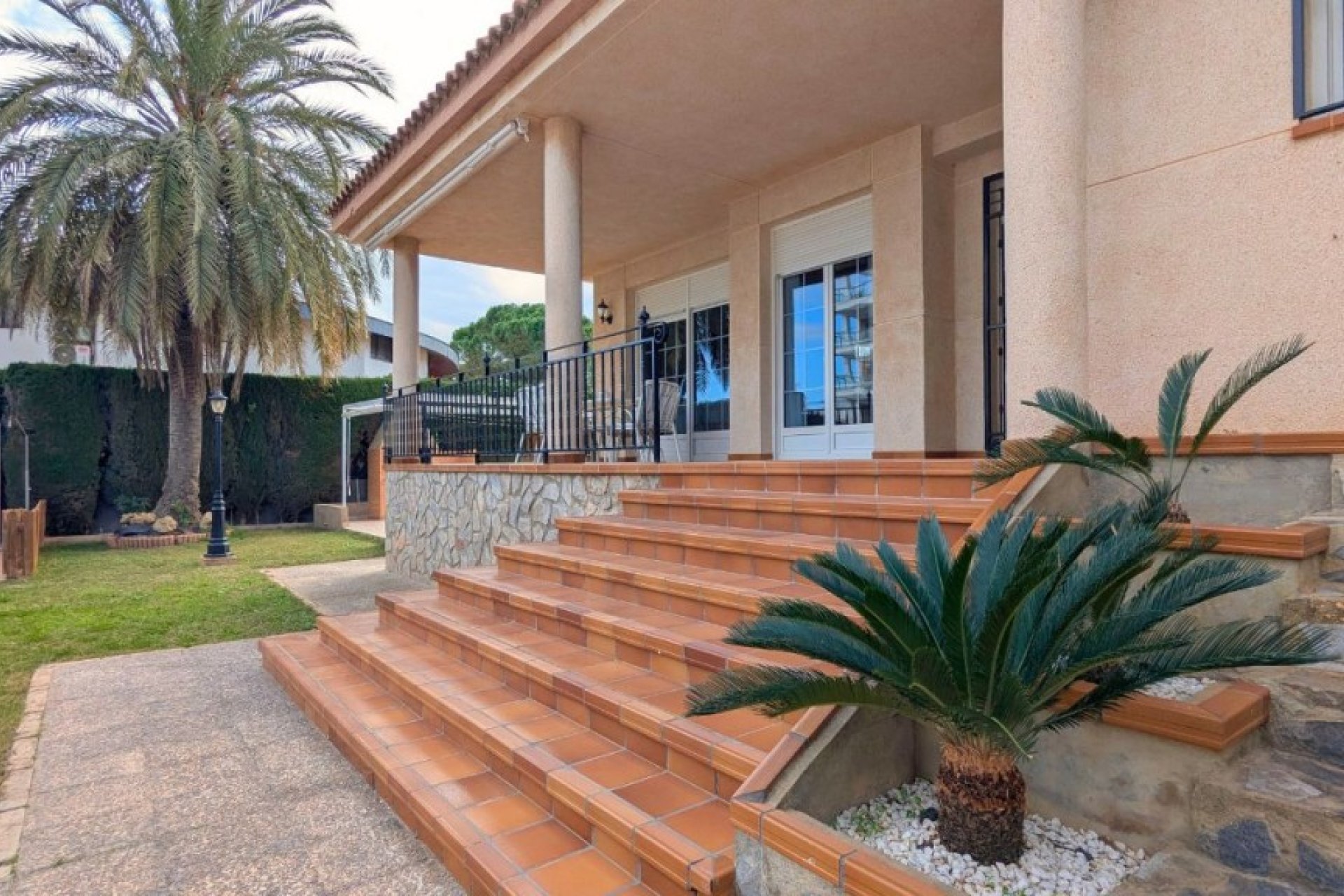 Resale - Detached villa -
Mil Palmeras