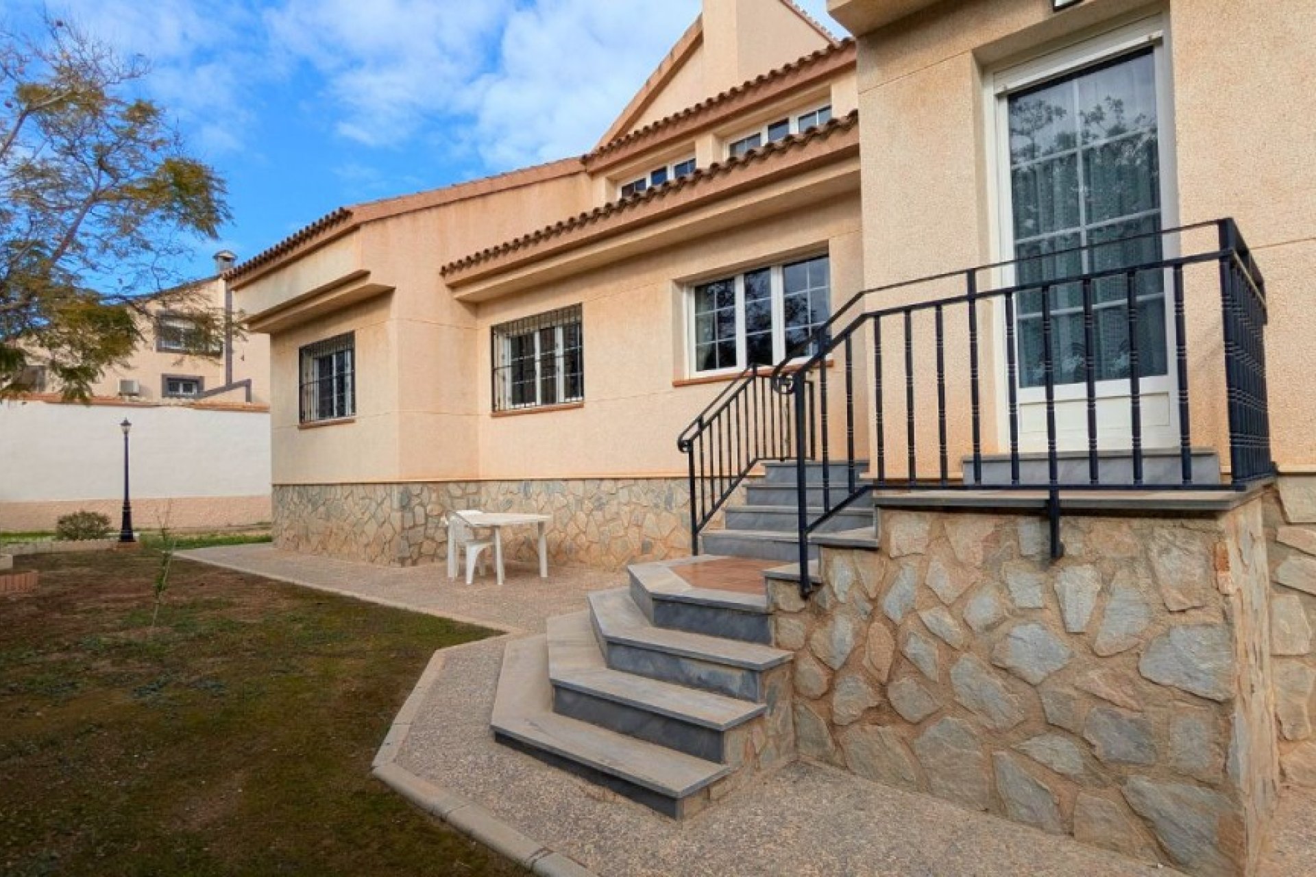 Resale - Detached villa -
Mil Palmeras