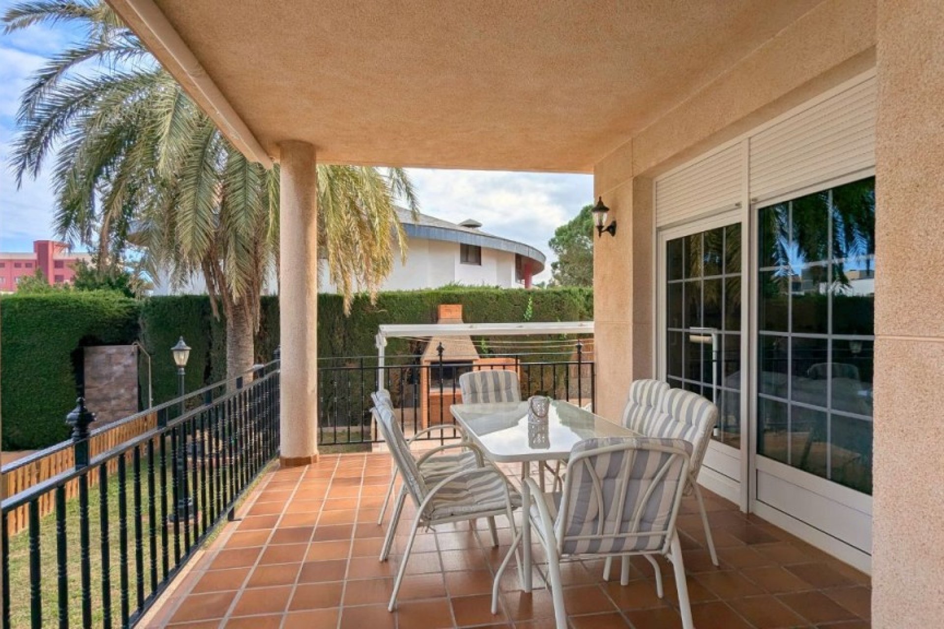 Resale - Detached villa -
Mil Palmeras