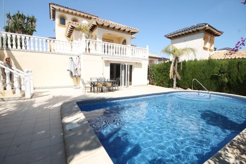 Resale - Detached villa -
Orihuela Costa - La Zenia