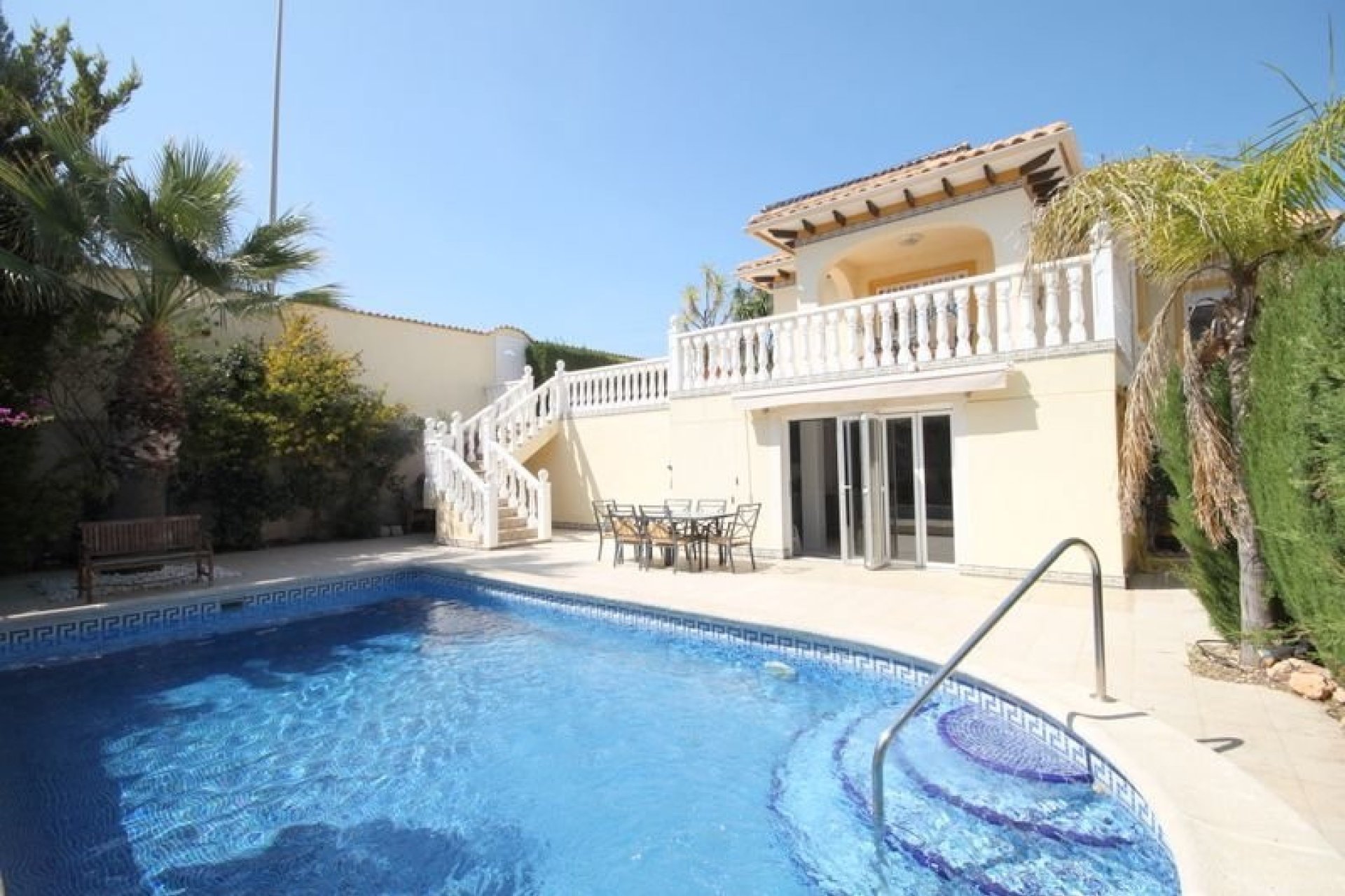 Resale - Detached villa -
Orihuela Costa - La Zenia