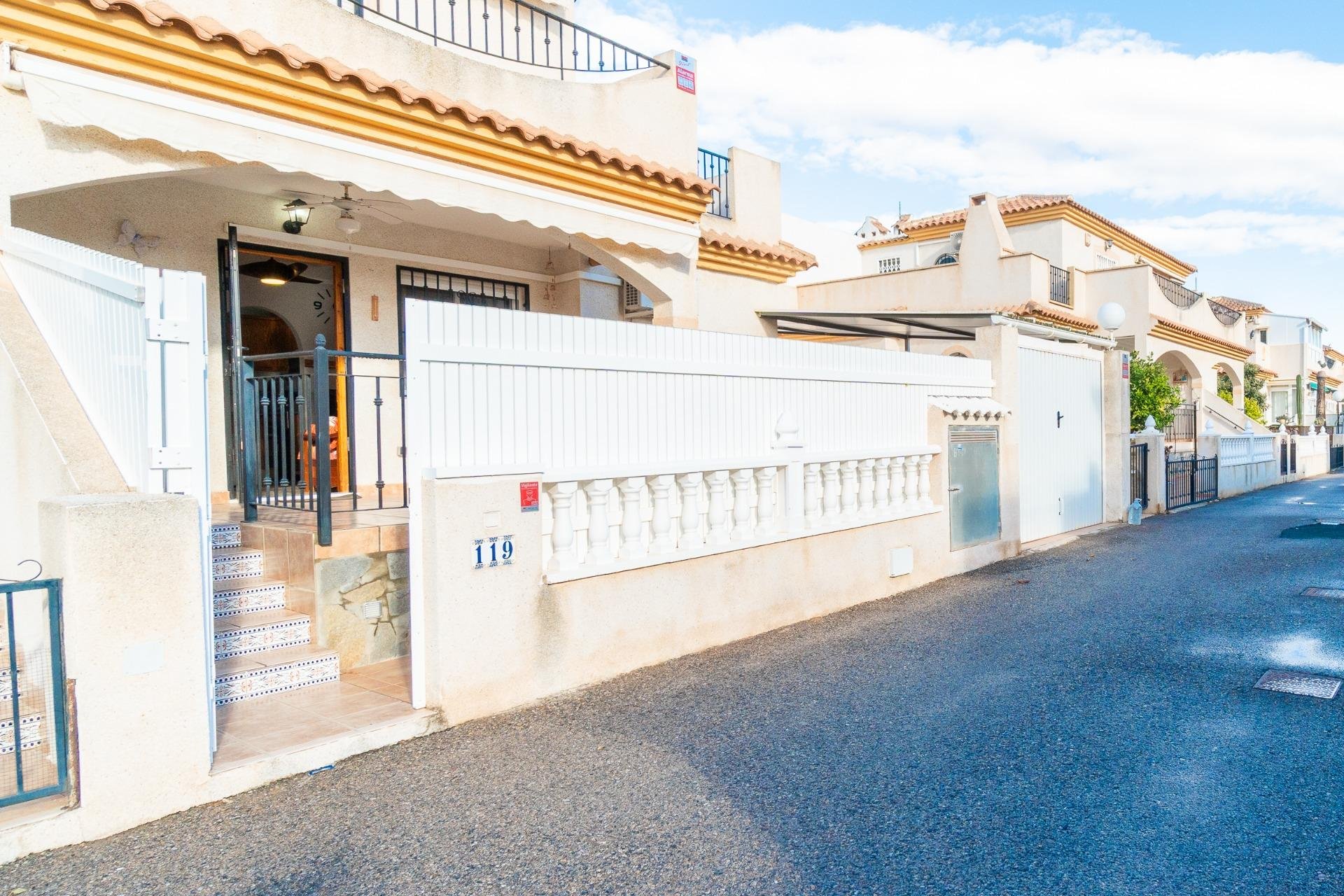 Resale - Detached villa -
Orihuela Costa - Playa Flamenca