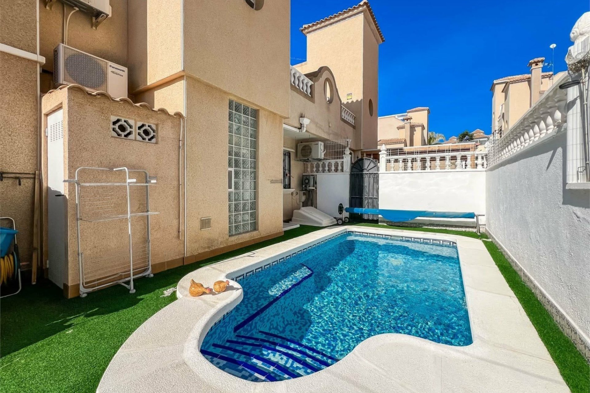 Resale - Detached villa -
Orihuela Costa - Villamartin