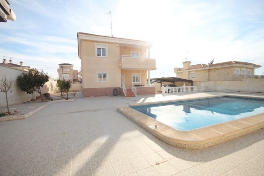 Resale - Detached villa -
Torrevieja - Aguas Nuevas