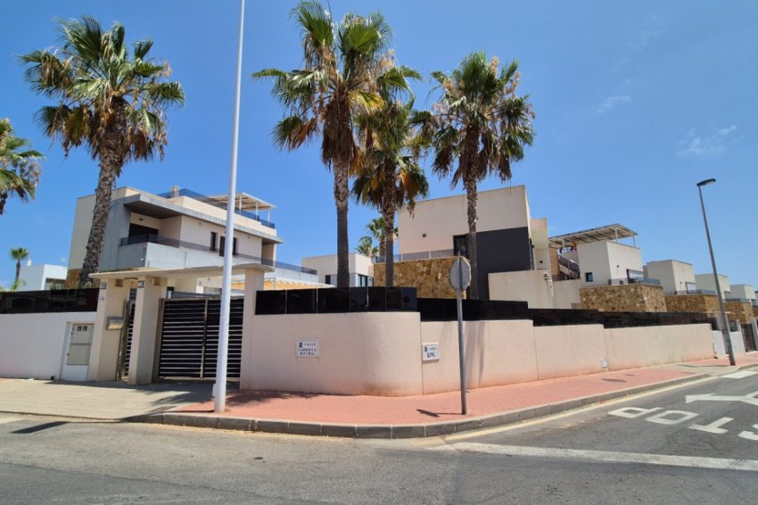 Resale - Detached villa -
Torrevieja - Costa Blanca Sur