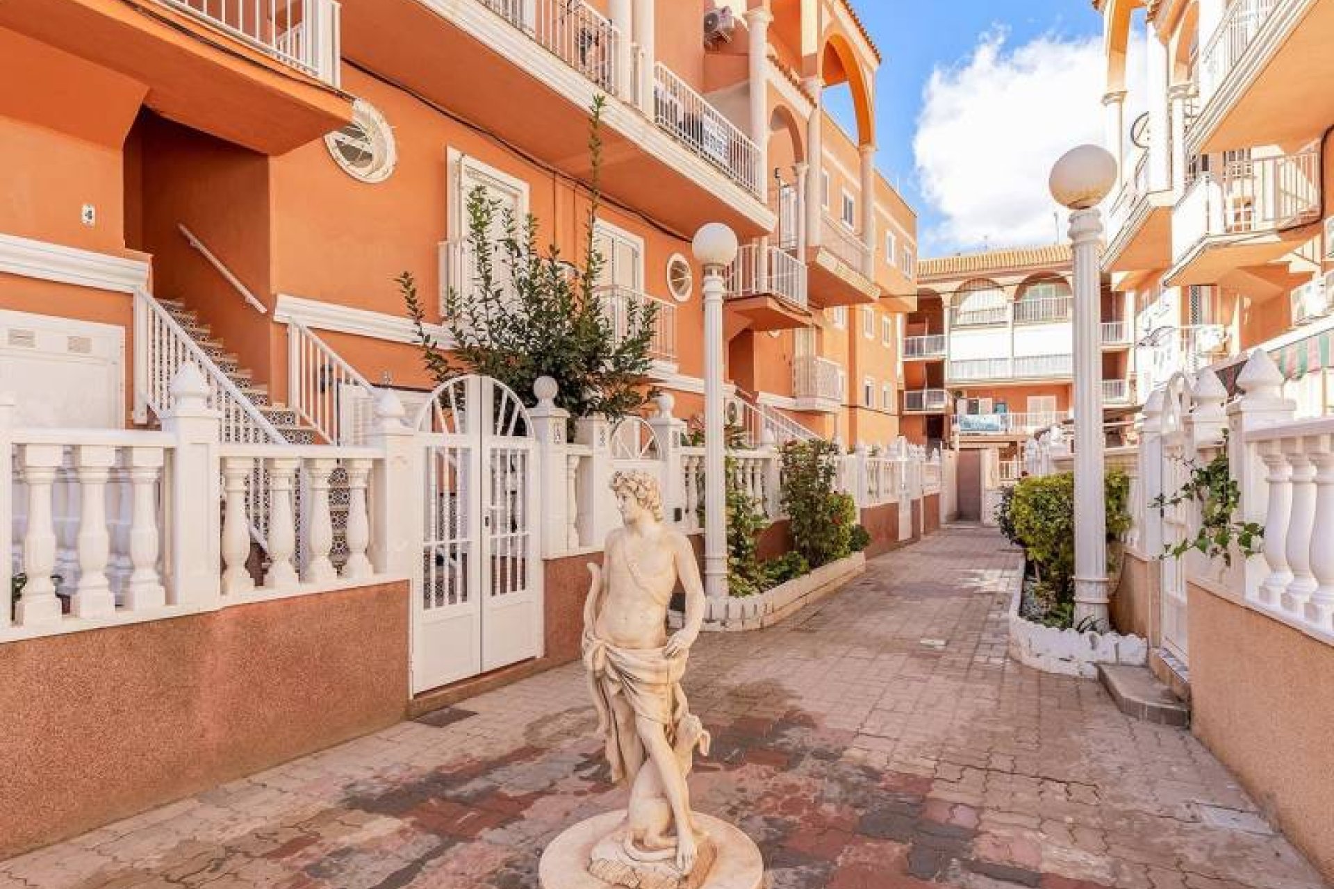 Resale - Duplex Penthouse -
Torrevieja - La Mata