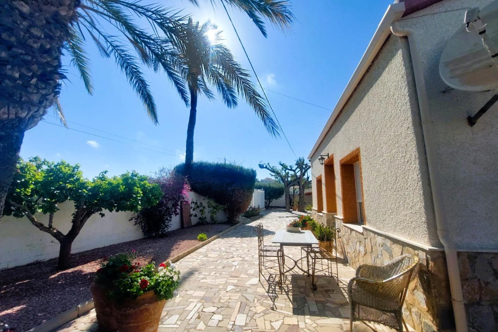 Resale - Finca -
La Marina