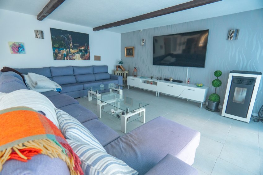 Resale - Finca -
Los Montesinos