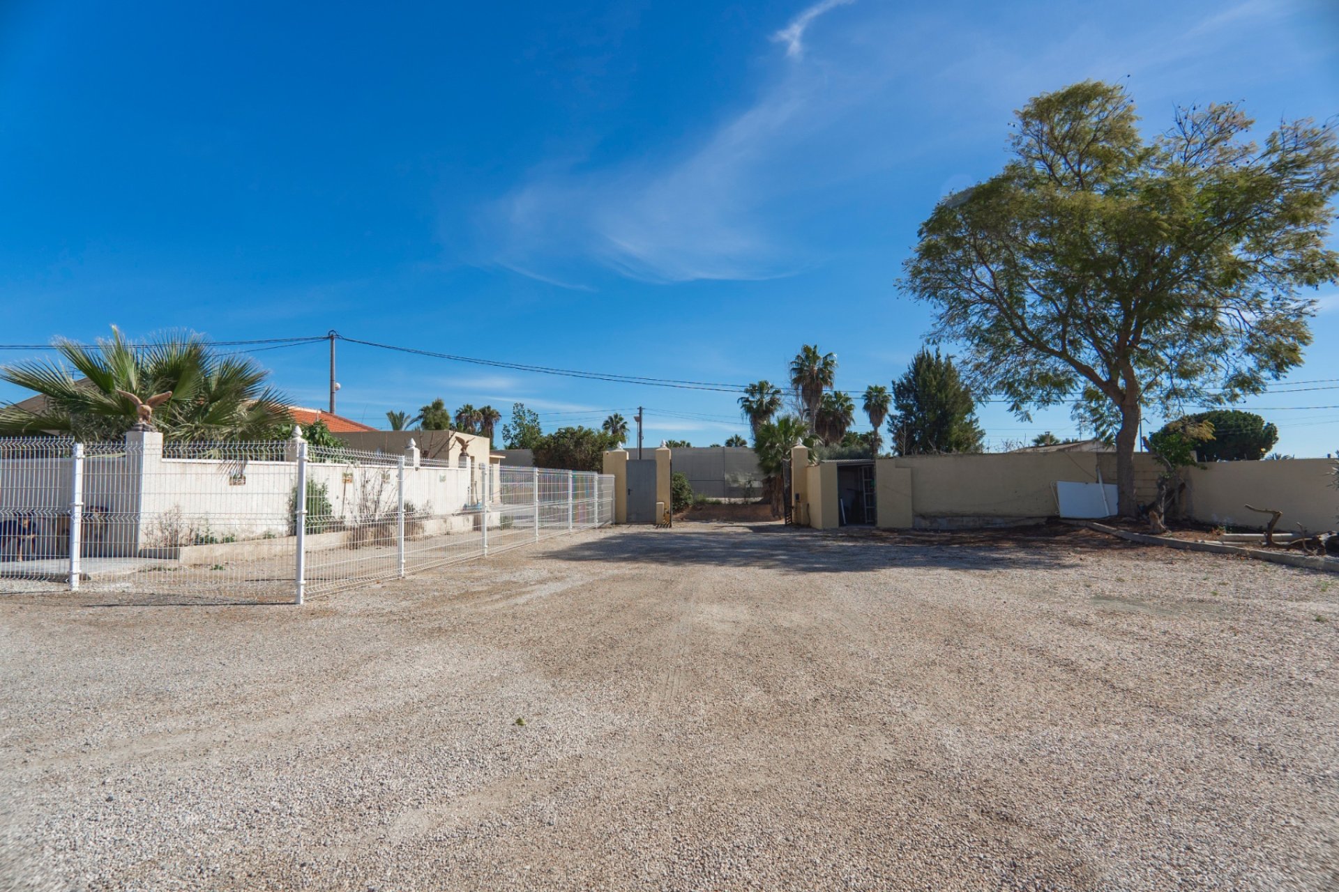 Resale - Finca -
Los Montesinos